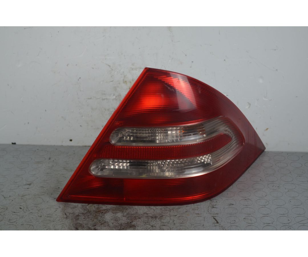 Fanale Stop posteriore DX Mercedes Classe C W203 Dal 2000 al 2007 Cod 8200734825 1719477014517 Fanale Stop posteriore DX Mercedes Classe C W203 Dal 2000 al 2007 Cod 8200734825 1719477014517