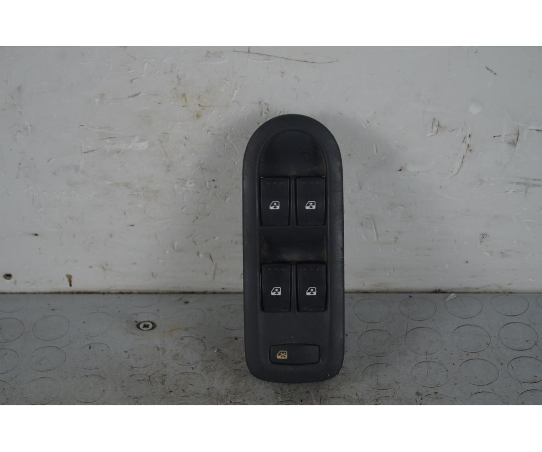 Pulsantiera Alzacristalli anteriore SX Renault Scenic II dal 2003 al 2009 Cod 156018070 1720089290503 Pulsantiera Alzacristalli anteriore SX Renault Scenic II dal 2003 al 2009 Cod 156018070 1720089290503