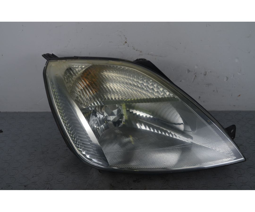 Faro anteriore DX Ford Fiesta V Dal 2002 al 2006 Cod 1320348 1720168502244 Faro anteriore DX Ford Fiesta V Dal 2002 al 2006 Cod 1320348 1720168502244