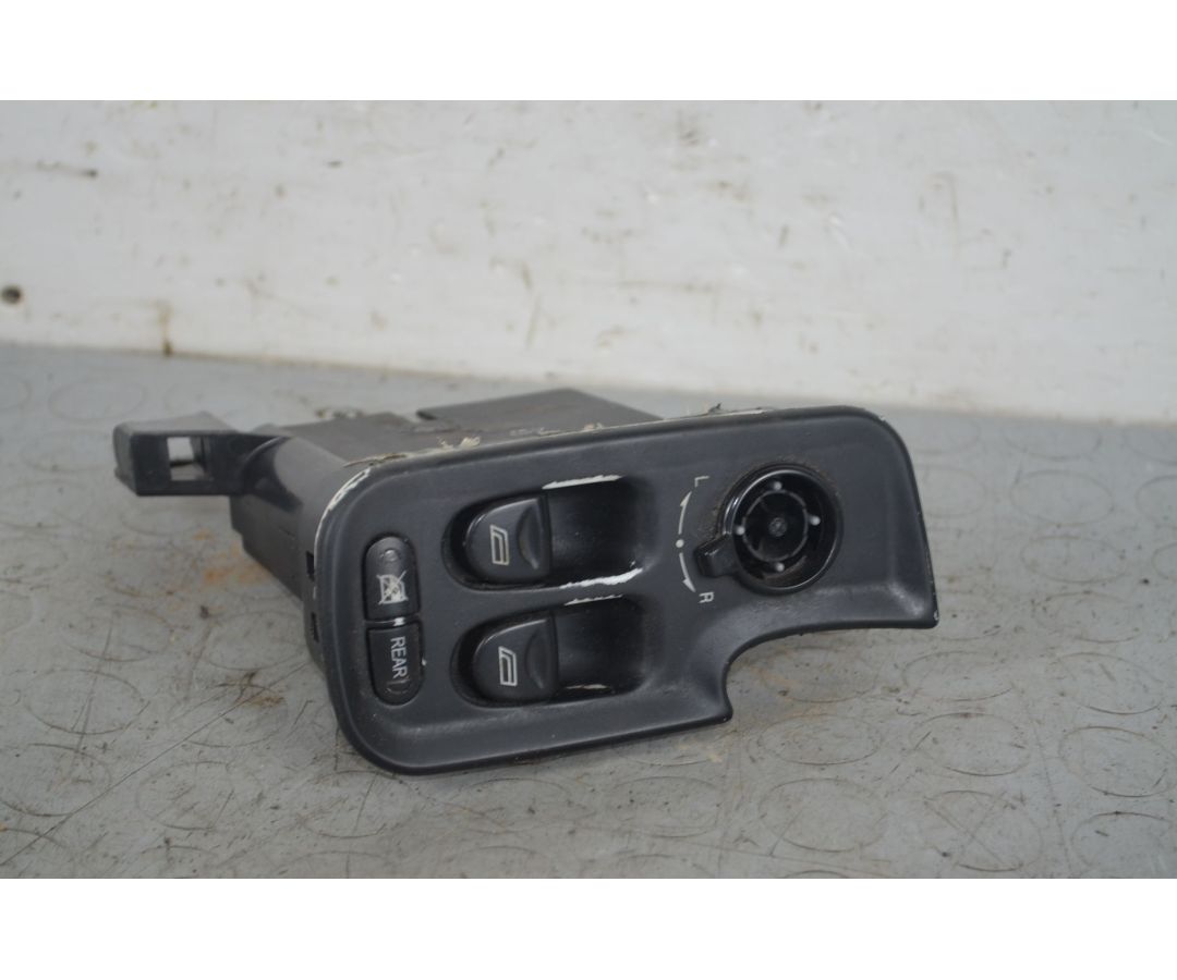 Pulsantiera alzacristalli anteriore SX Alfa Romeo 147 Dal 2000 al 2010 Cod 156071745 1721114716562 Pulsantiera alzacristalli anteriore SX Alfa Romeo 147 Dal 2000 al 2010 Cod 156071745 1721114716562