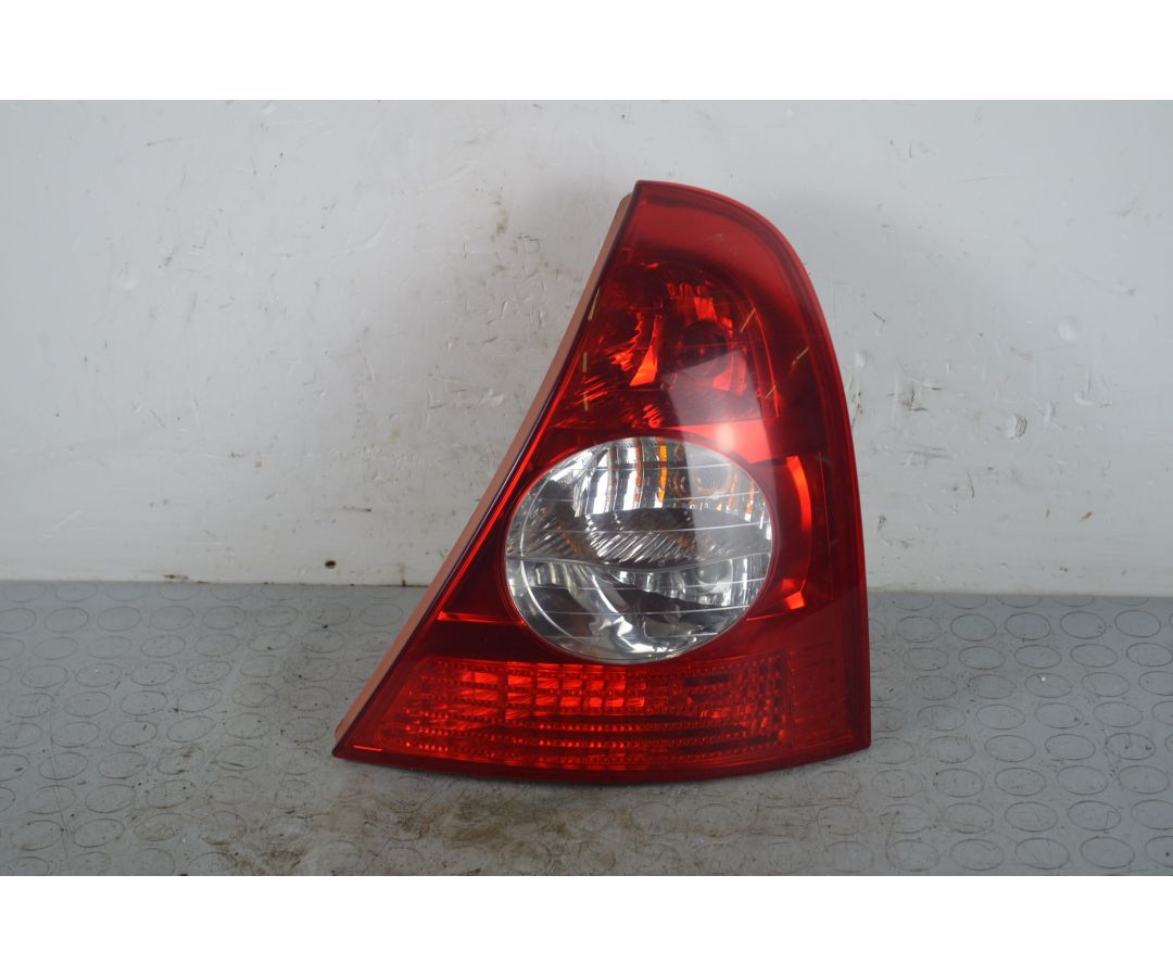 Fanale Stop posteriore DX Renault Clio II Dal 1998 al 2012 Cod 8200917487 1721722279275 Fanale Stop posteriore DX Renault Clio II Dal 1998 al 2012 Cod 8200917487 1721722279275
