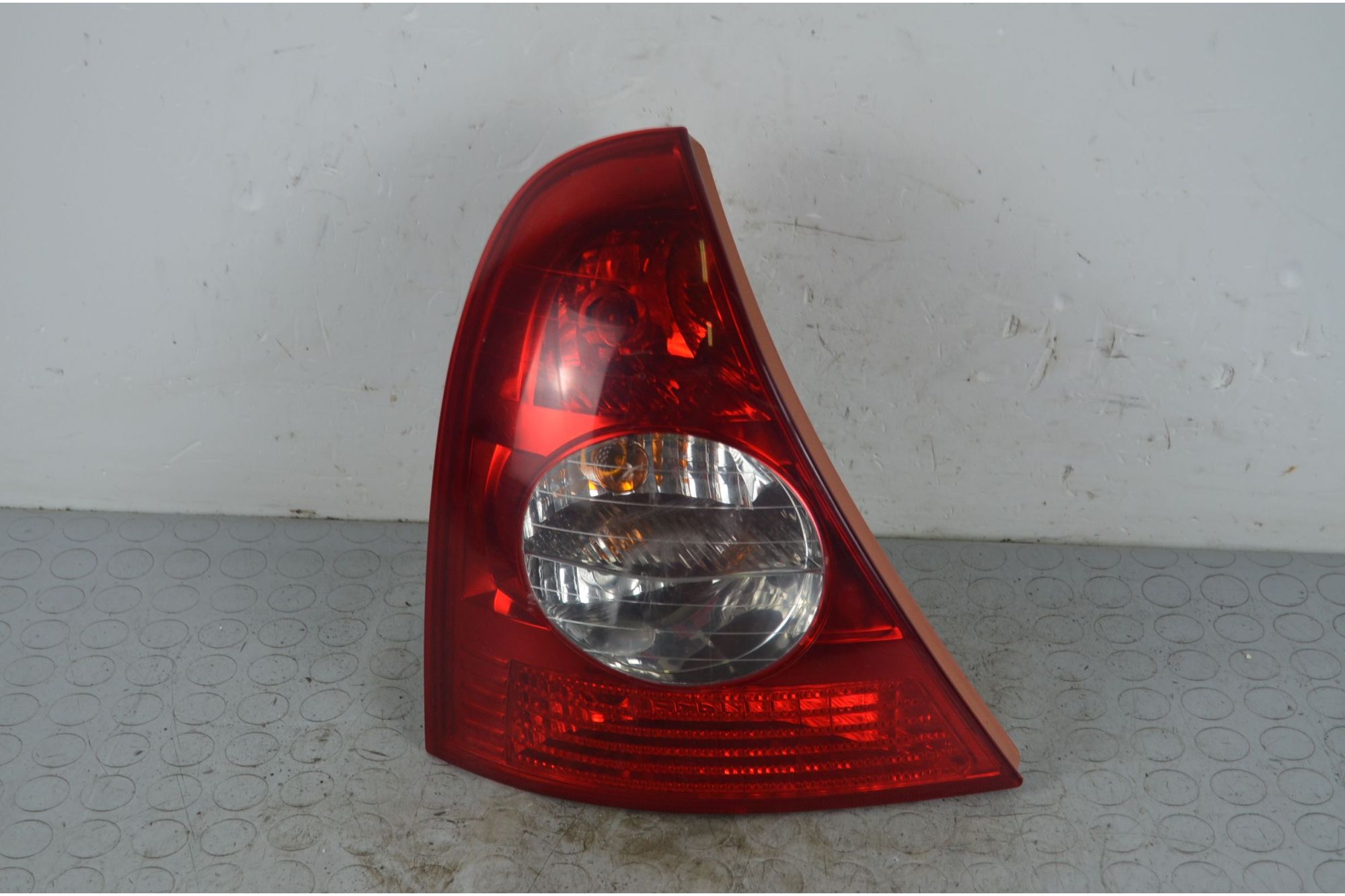 Fanale Stop posteriori SX Renault Clio II Dal 1998 al 2012 Cod 8200917488  1721723087541