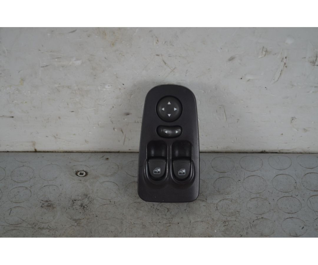 Pulsantiera alzacristalli anteriore SX Lancia Ypsilon Dal 2003 al 2011 Cod 735433509 1721981998825 Pulsantiera alzacristalli anteriore SX Lancia Ypsilon Dal 2003 al 2011 Cod 735433509 1721981998825