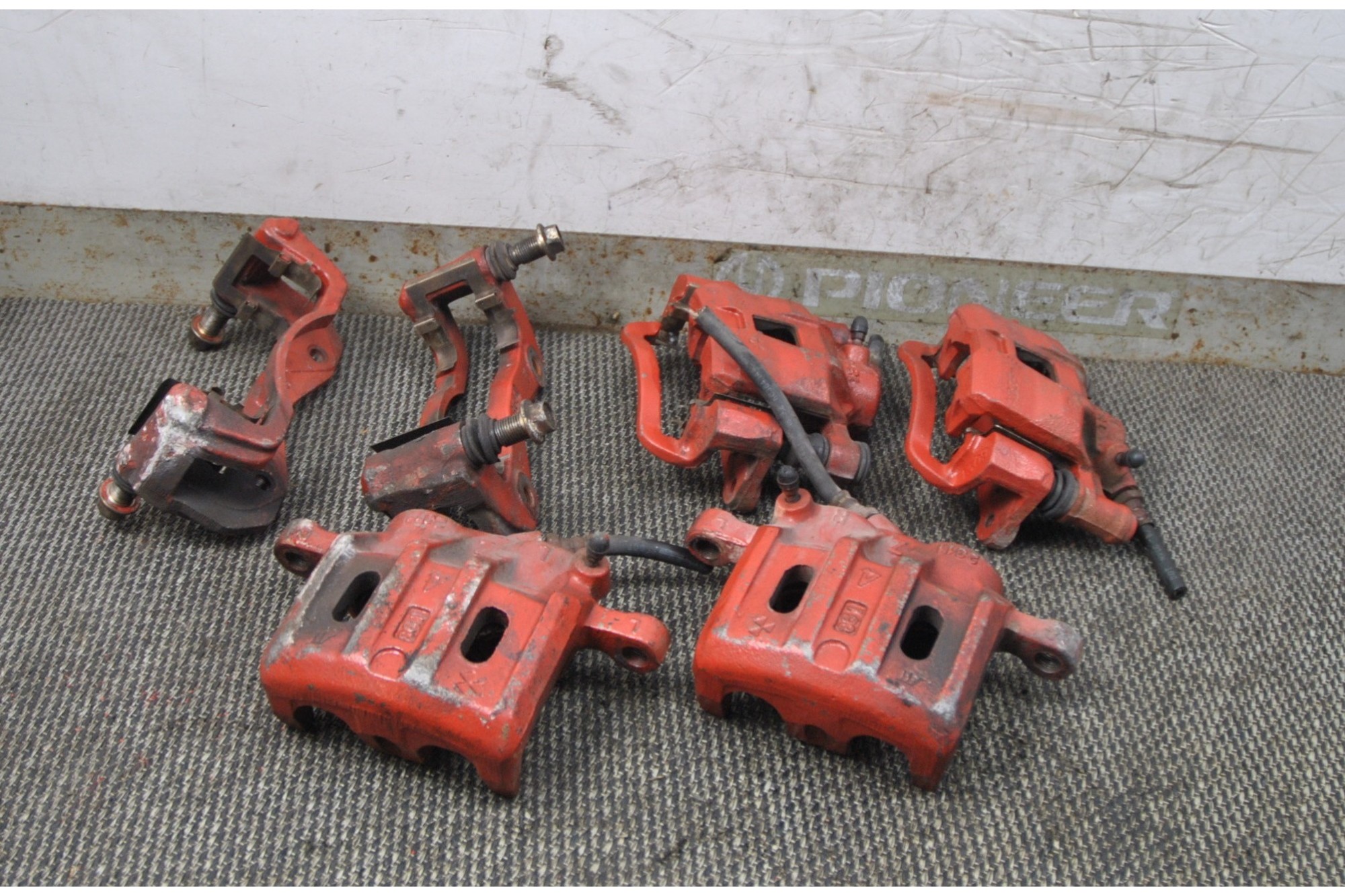 Kit Pinza pinze freno anteriore e posteriore e staffa supporto Mitsubishi 3000 GT aspirato dal 1990 al 2001  2411111111161