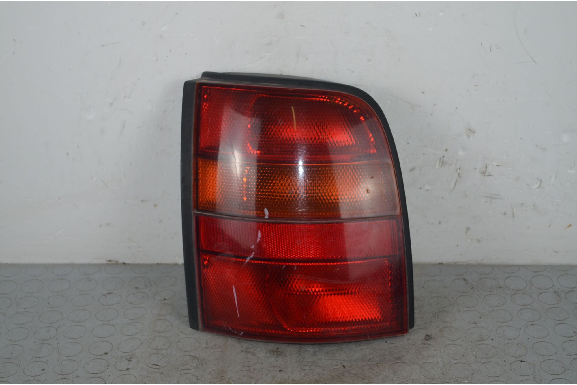 Fanale Stop posteriore SX Nissan Micra K11 Dal 1992 al 2002 Cod 265505F301  1722257646808