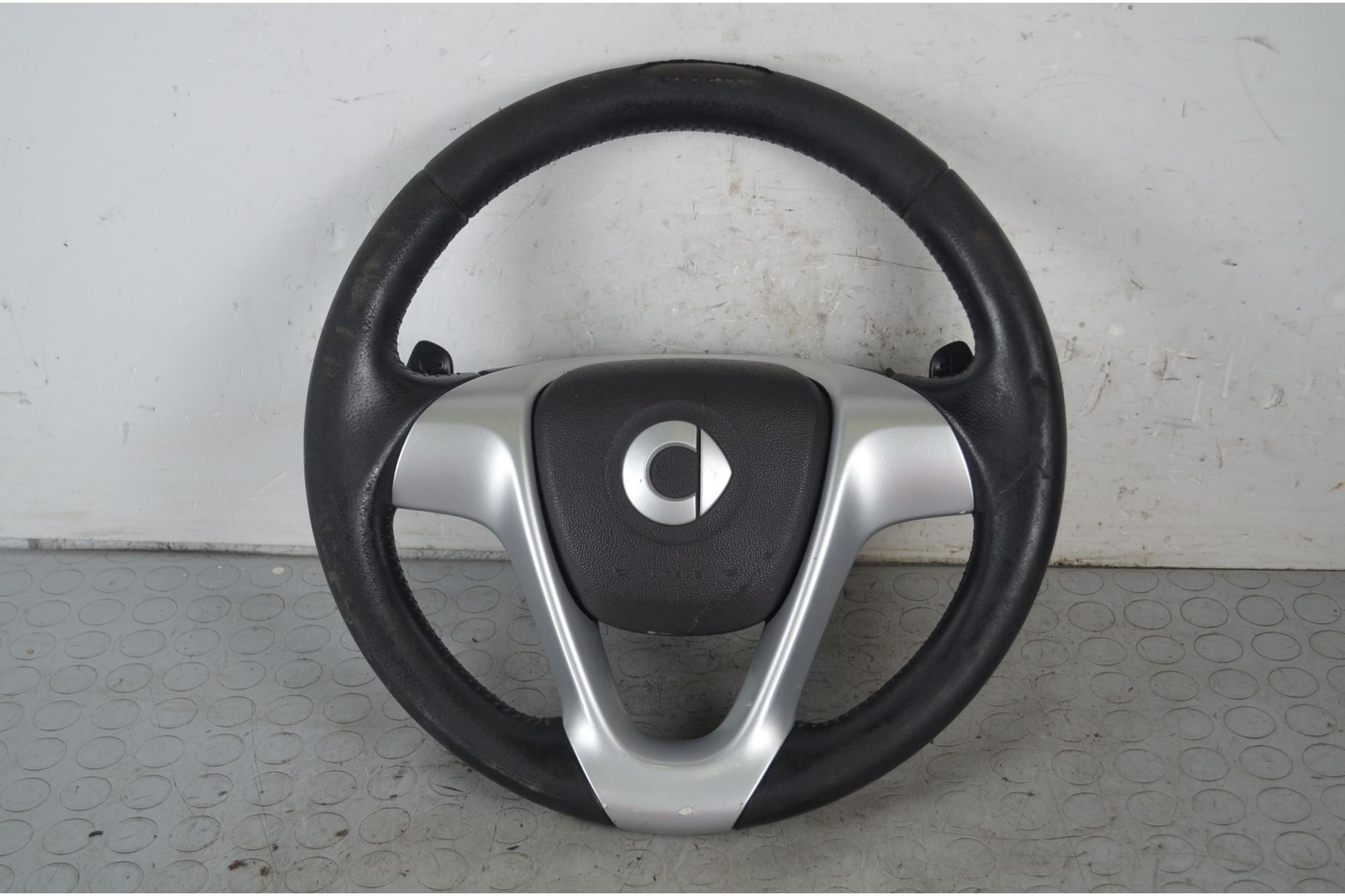 Volante in pelle con palette cambio Smart ForTwo W451 Dal 2007 al 2015 Cod A4514600118C74U  1725353654586