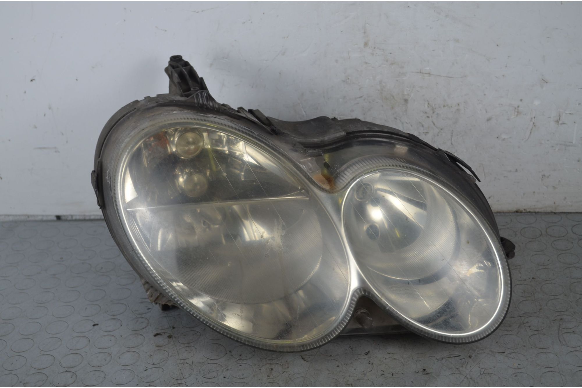 Faro anteriore DX Mercedes CLK W209 Dal 2002 al 2010 Cod A2098202661  1725356864050