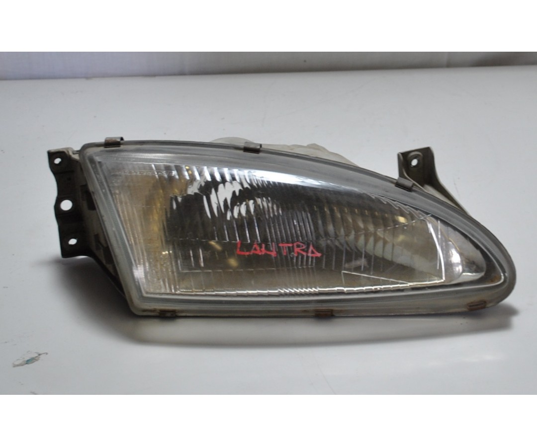 Faro Fanale anteriore sinistro SX Hyundai Elantra dal 1990 al 1995 Codice: 010095 Faro Fanale anteriore sinistro SX Hyundai Elantra dal 1990 al 1995 Codice: 010095