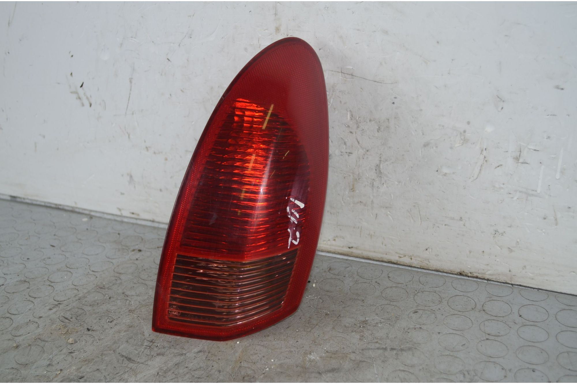 Fanale Stop Posteriore Esterno SX Alfa Romeo 147 Dal 2000 al 2010 Cod 46556349  1725972359411