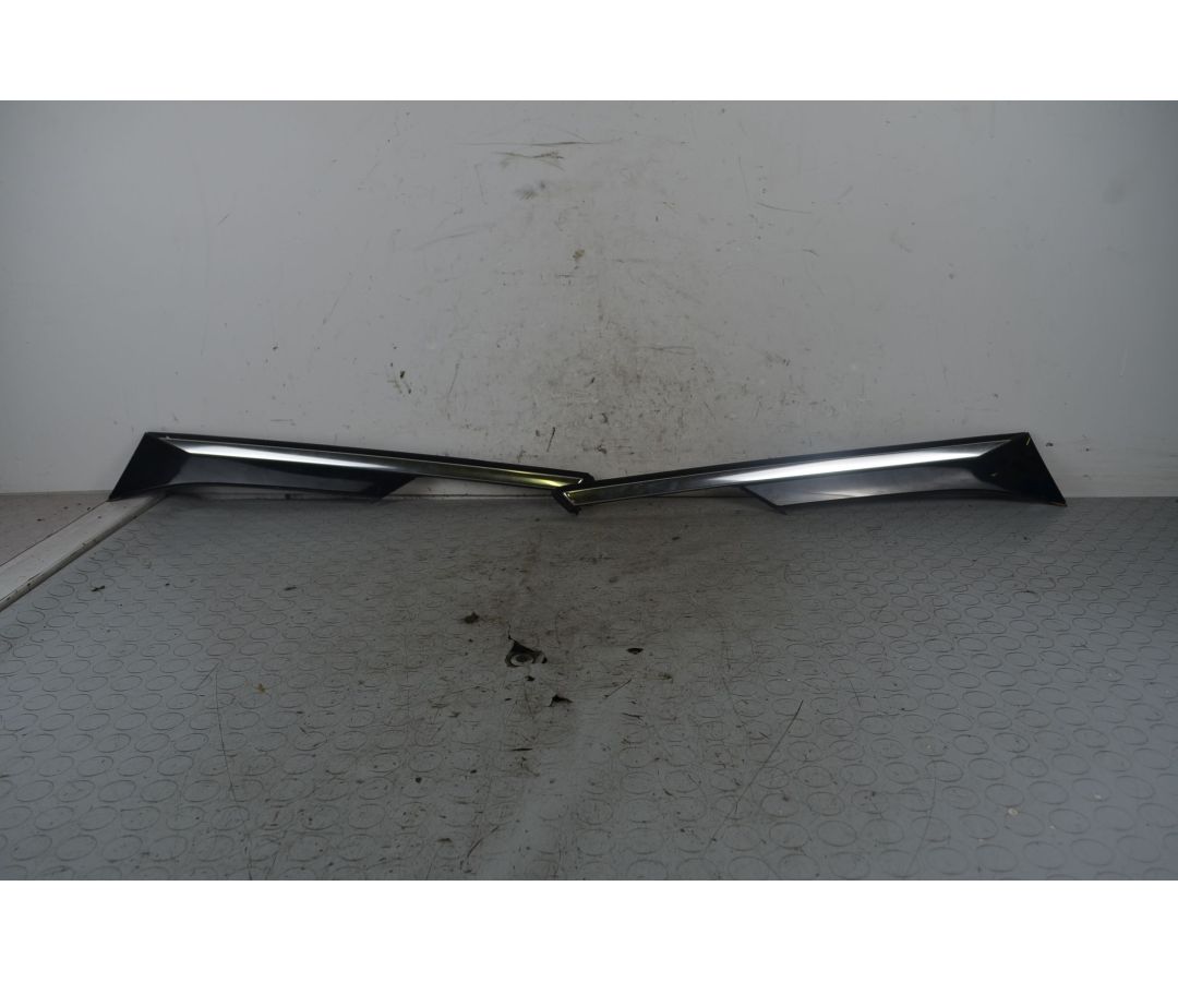 Modanatura posteriore vetro fisso DX e SX Opel Grandland X Dal 2017 in poi 1727092700050 Modanatura posteriore vetro fisso DX e SX Opel Grandland X Dal 2017 in poi 1727092700050