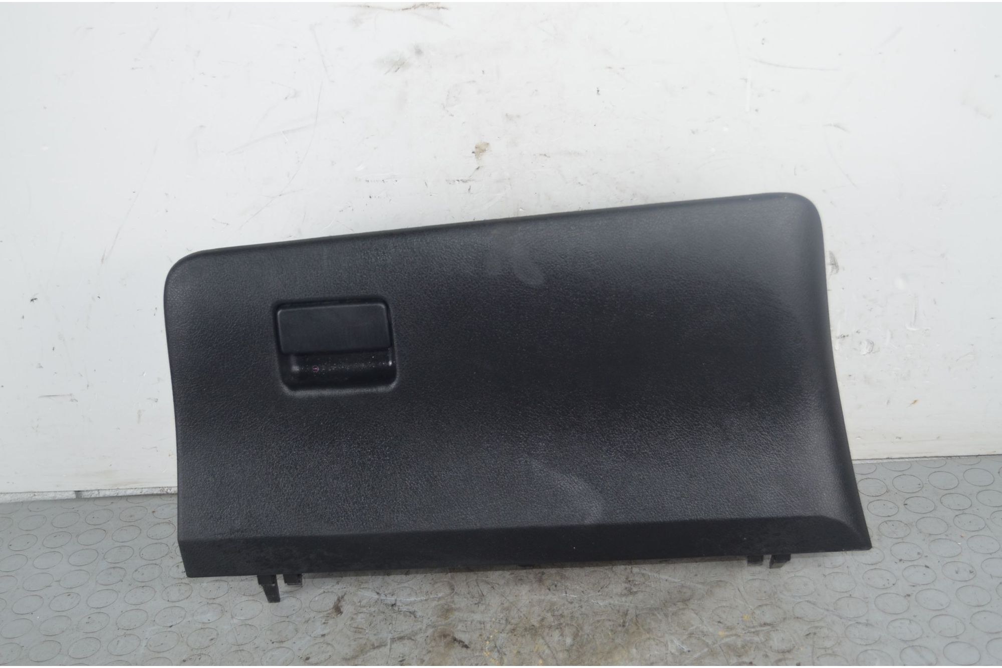 Cassetto Portaoggetti Toyota Yaris Dal 2014 al 2017 Cod 555500D151C1  1727770660799