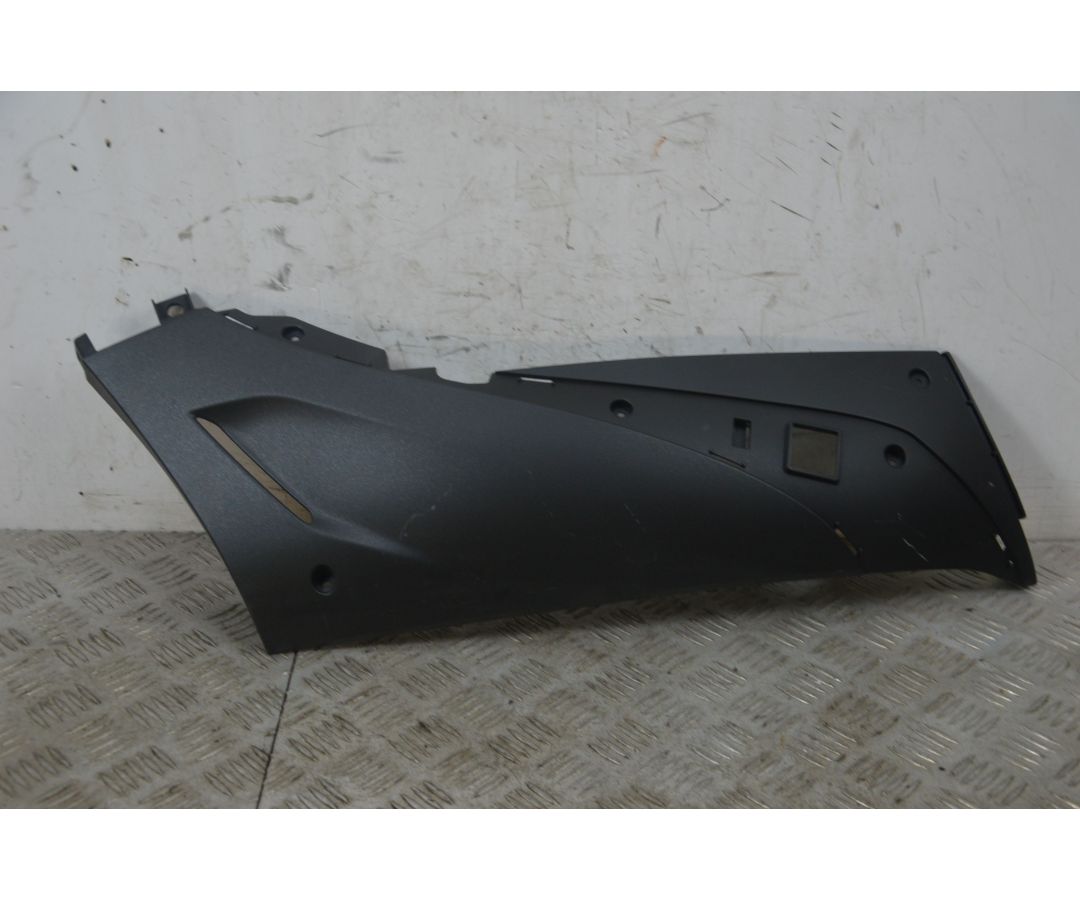 Carena Sottopedana Destra Dx Kymco People One 125 / 150 Dal 2016 al 2018 Cod 64305-AEB9-E000 1727856997863 Carena Sottopedana Destra Dx Kymco People One 125 / 150 Dal 2016 al 2018 Cod 64305-AEB9-E000 1727856997863
