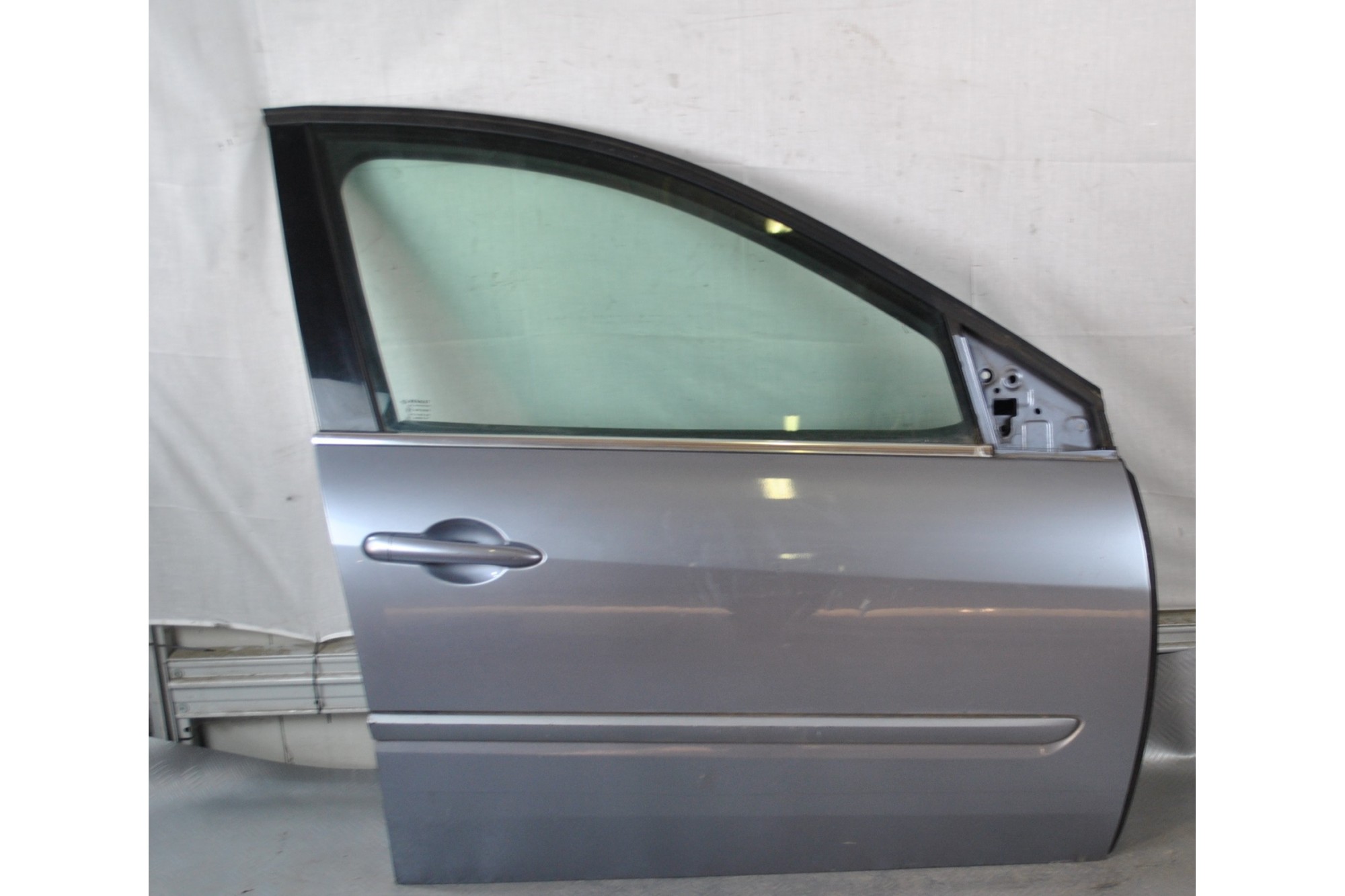 Portiera sportello anteriore DX Renault Megane III dal 2009 al 2016  2411111183311