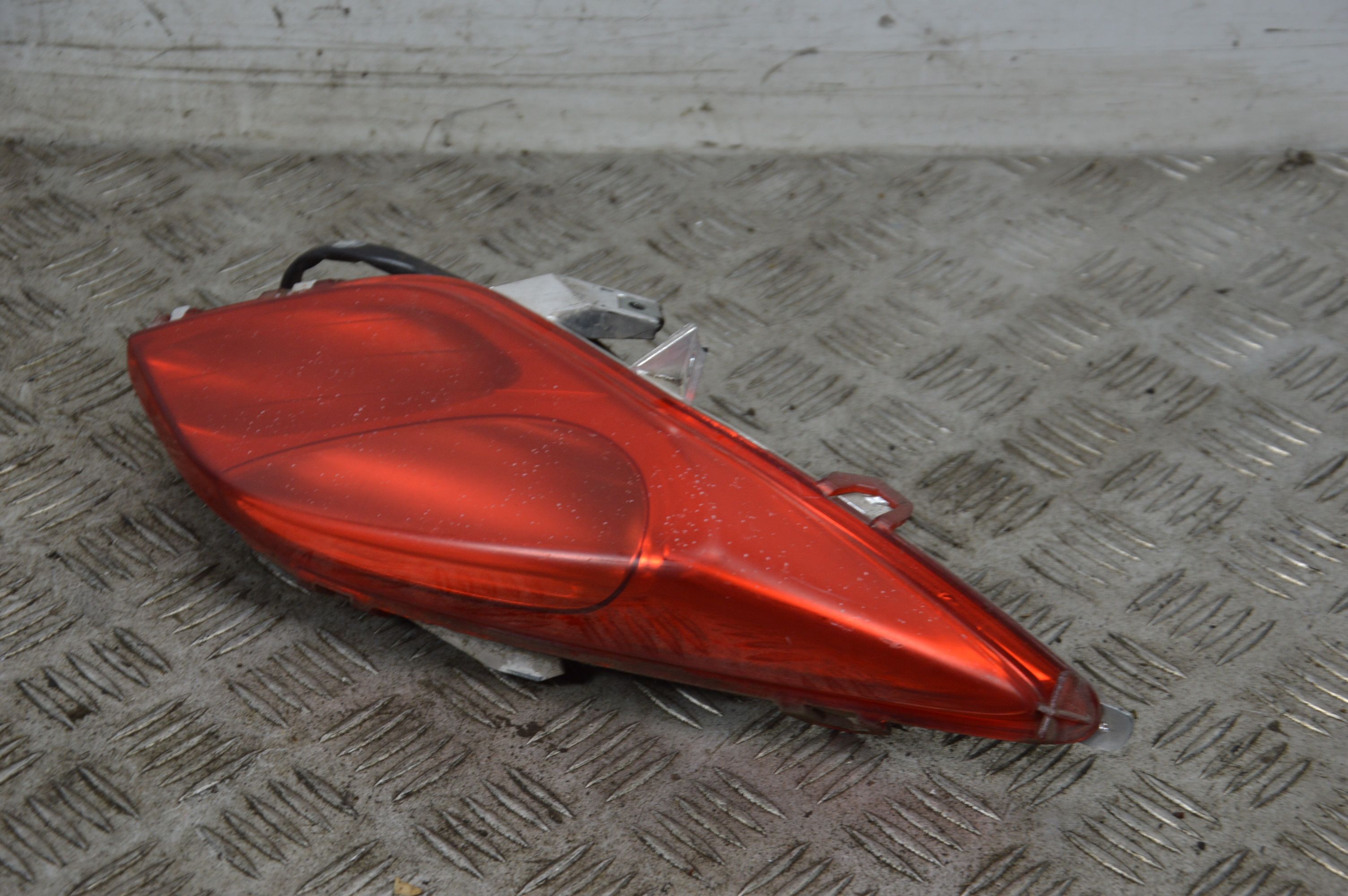91950- Fanale Stop Posteriore DX Yamaha Xmax X-max 250 dal 2010 al 2013 - Foto 2 di 4