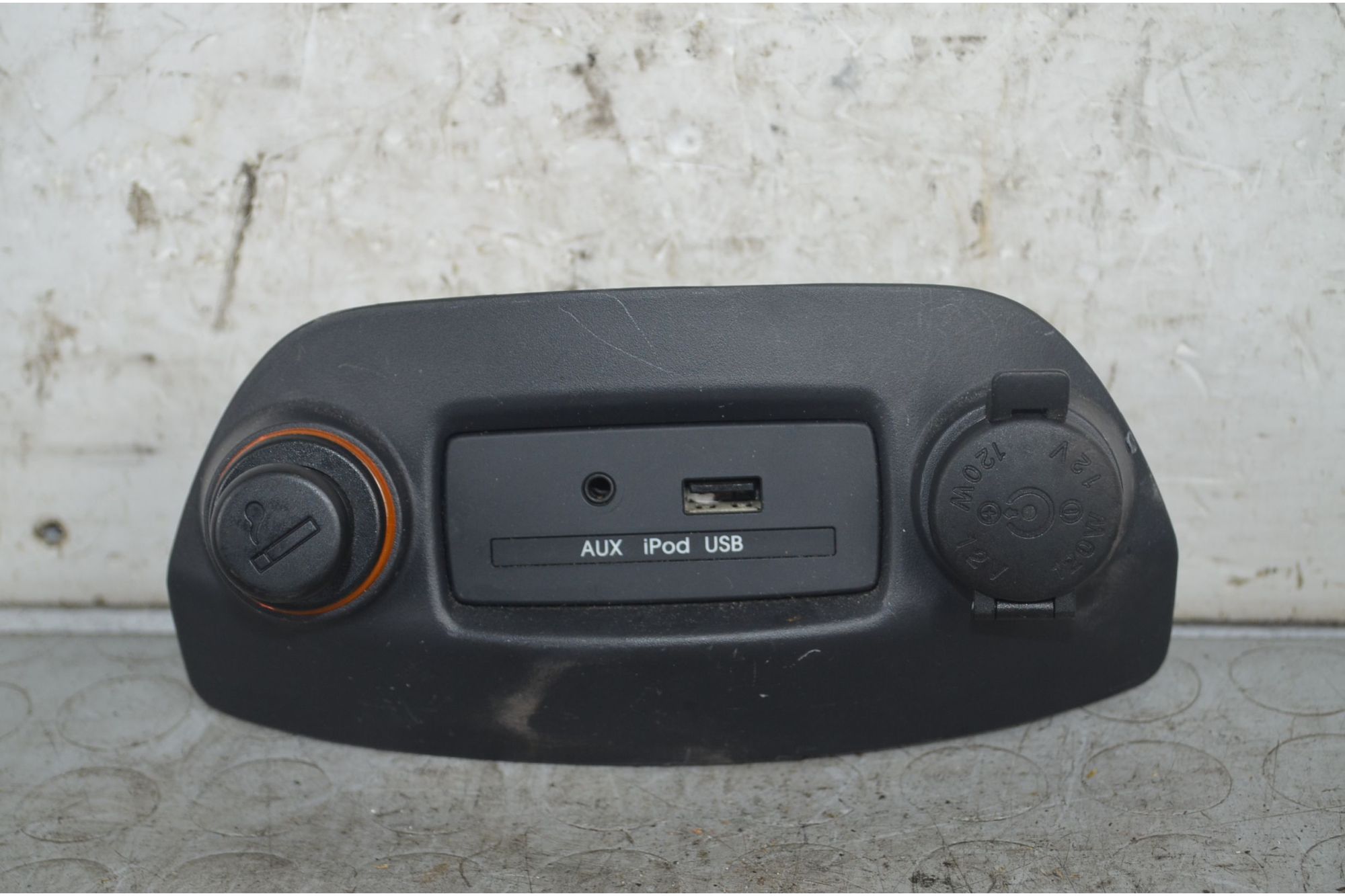 Ingresso USB + AUX + Accendisigari Kia Soul Dal 2008 al 2013 Cod 96120-2K000  1728483084889
