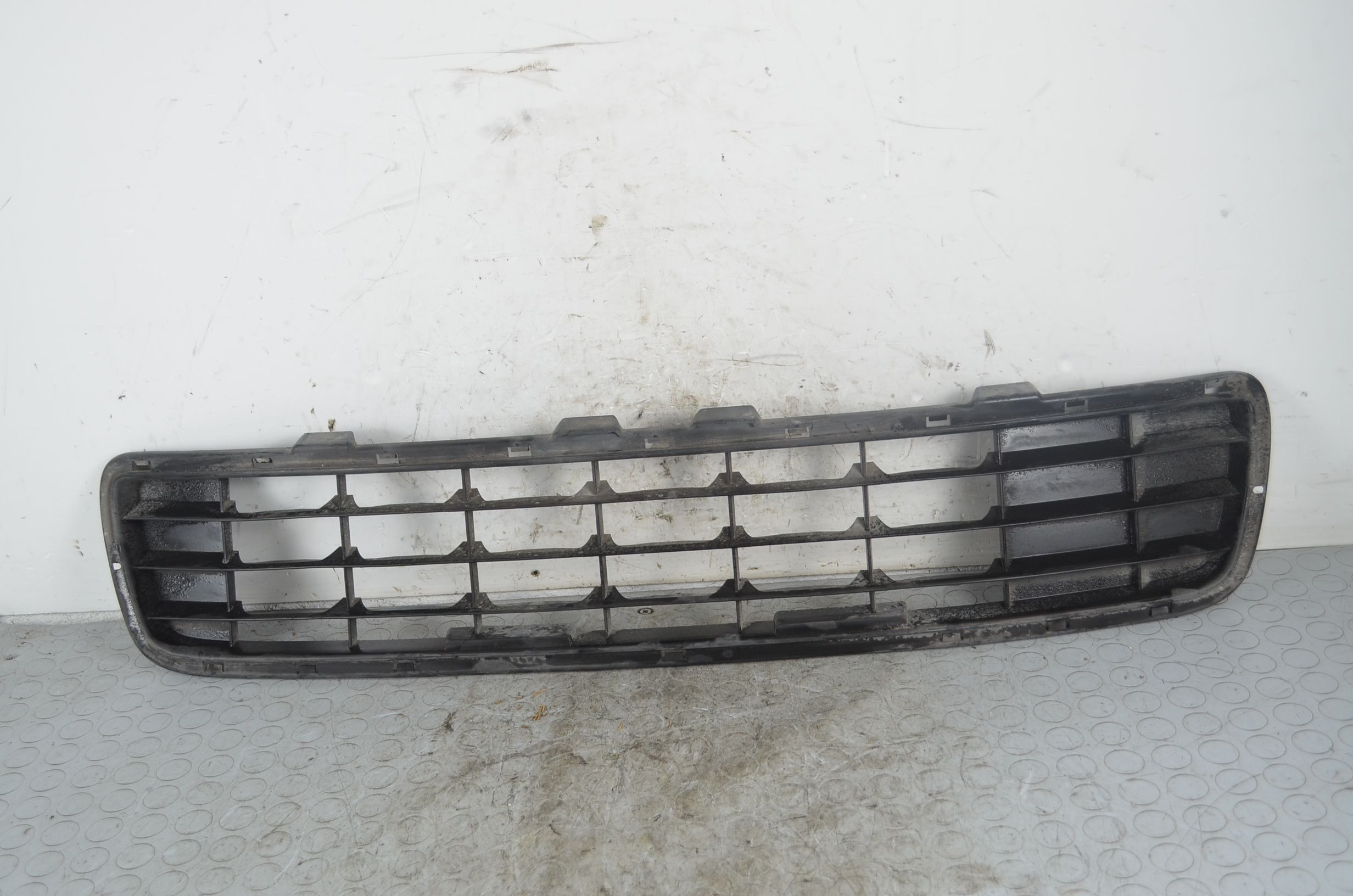 Griglia anteriore inferiore Fiat Punto 188 Dal 2003 al 2007 Cod 735366075