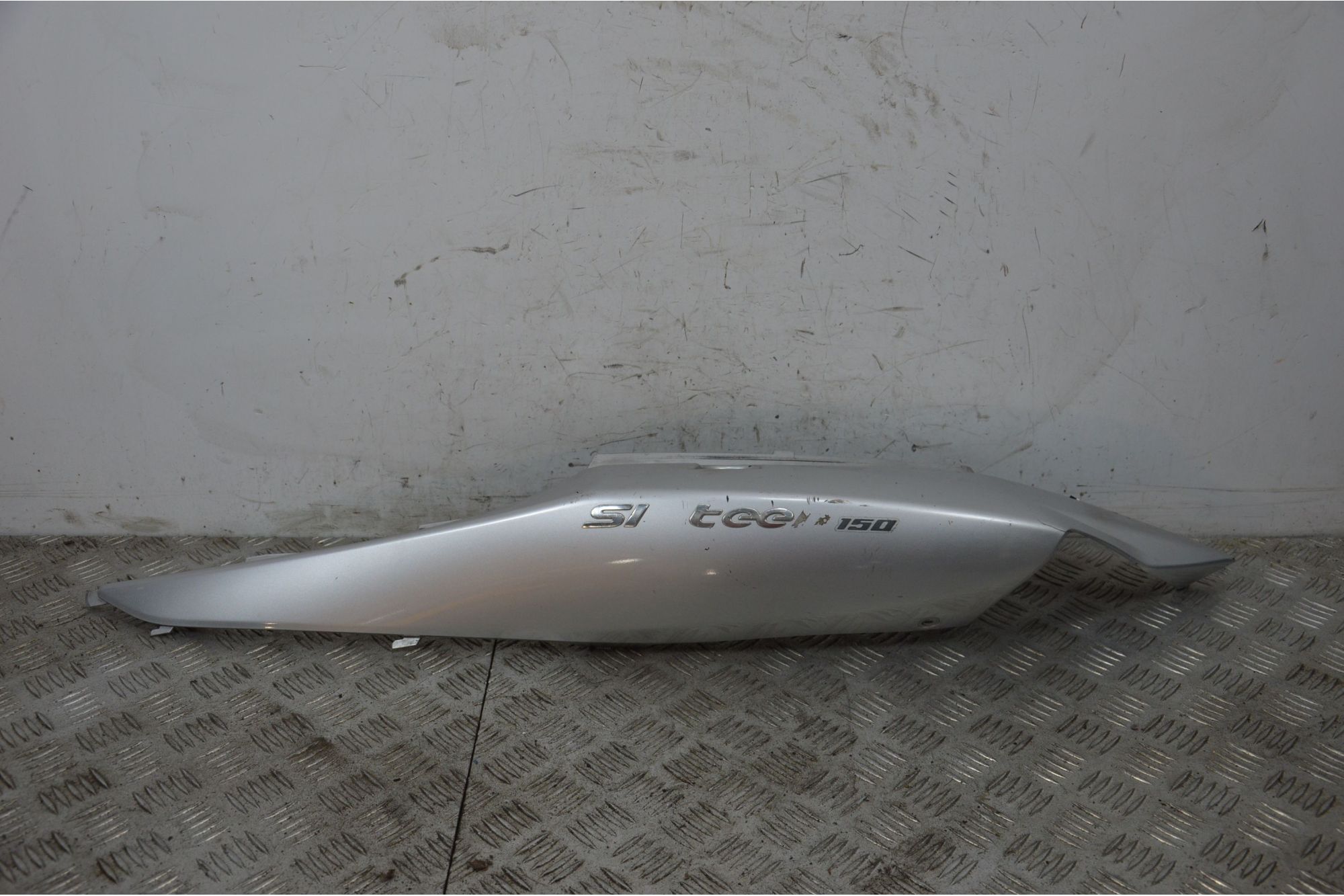 Carena Fianchetto Sinistro Sx Suzuki Sixteen 125 / 150 dal 2007 al 2014  1729088385951