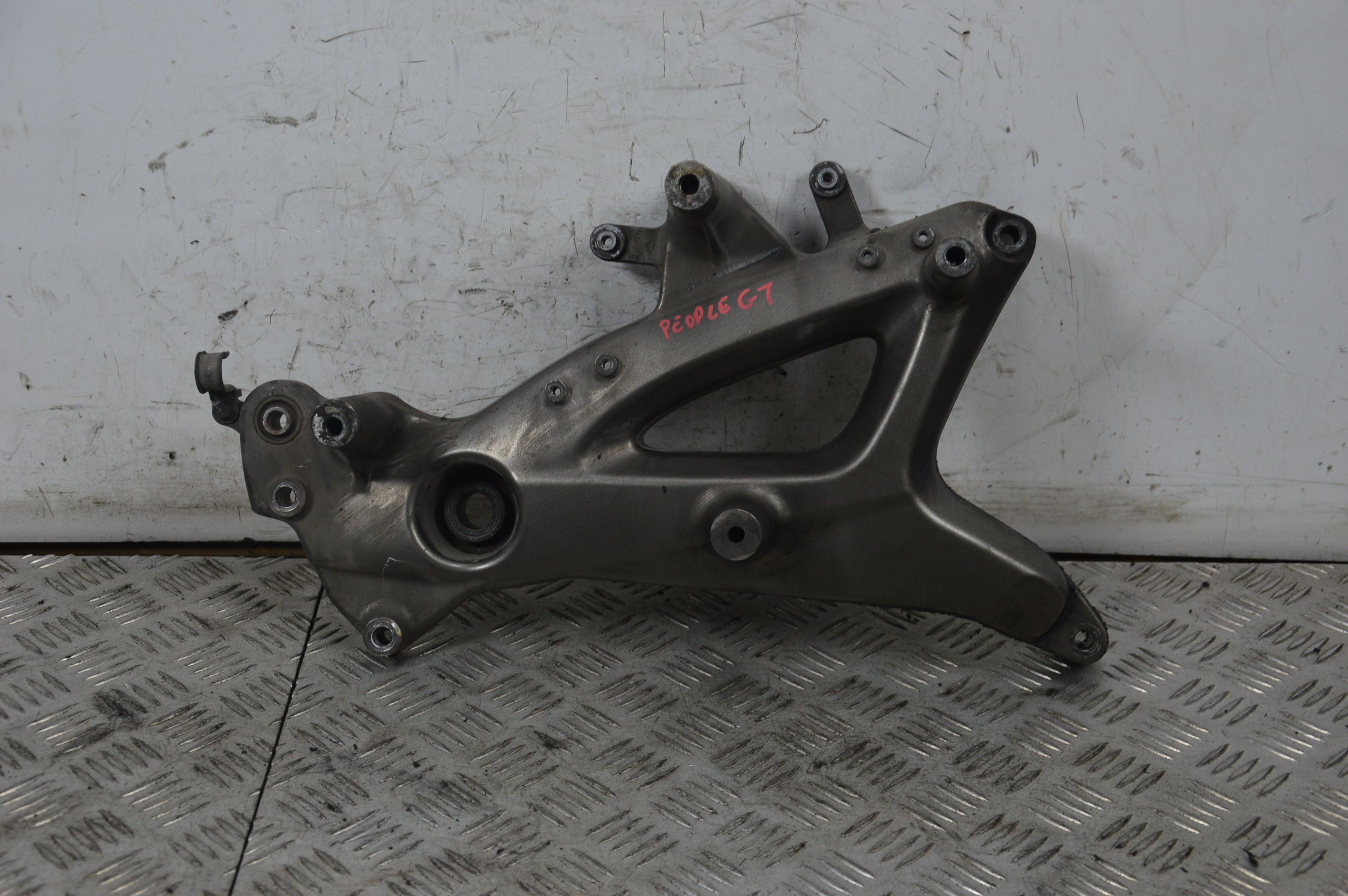 Staffa Supporto Marmitta Kymco People GT 300 Dal 2010 al 2017