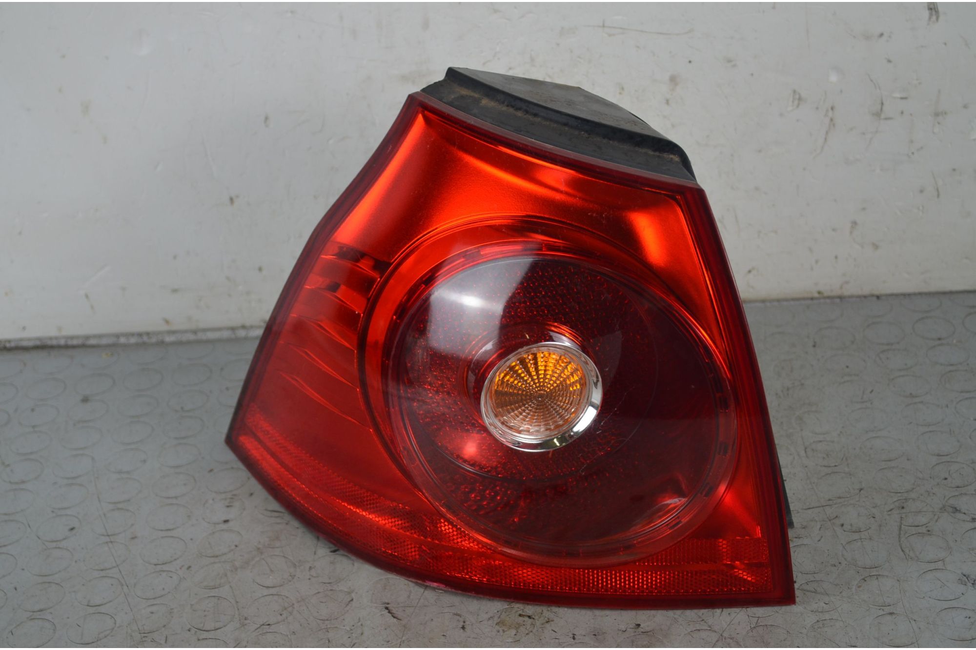 Fanale Stop posteriore esterno SX Volkswagen Golf V Dal 2003 al 2008 Cod 1K6945095AA  1730113026978