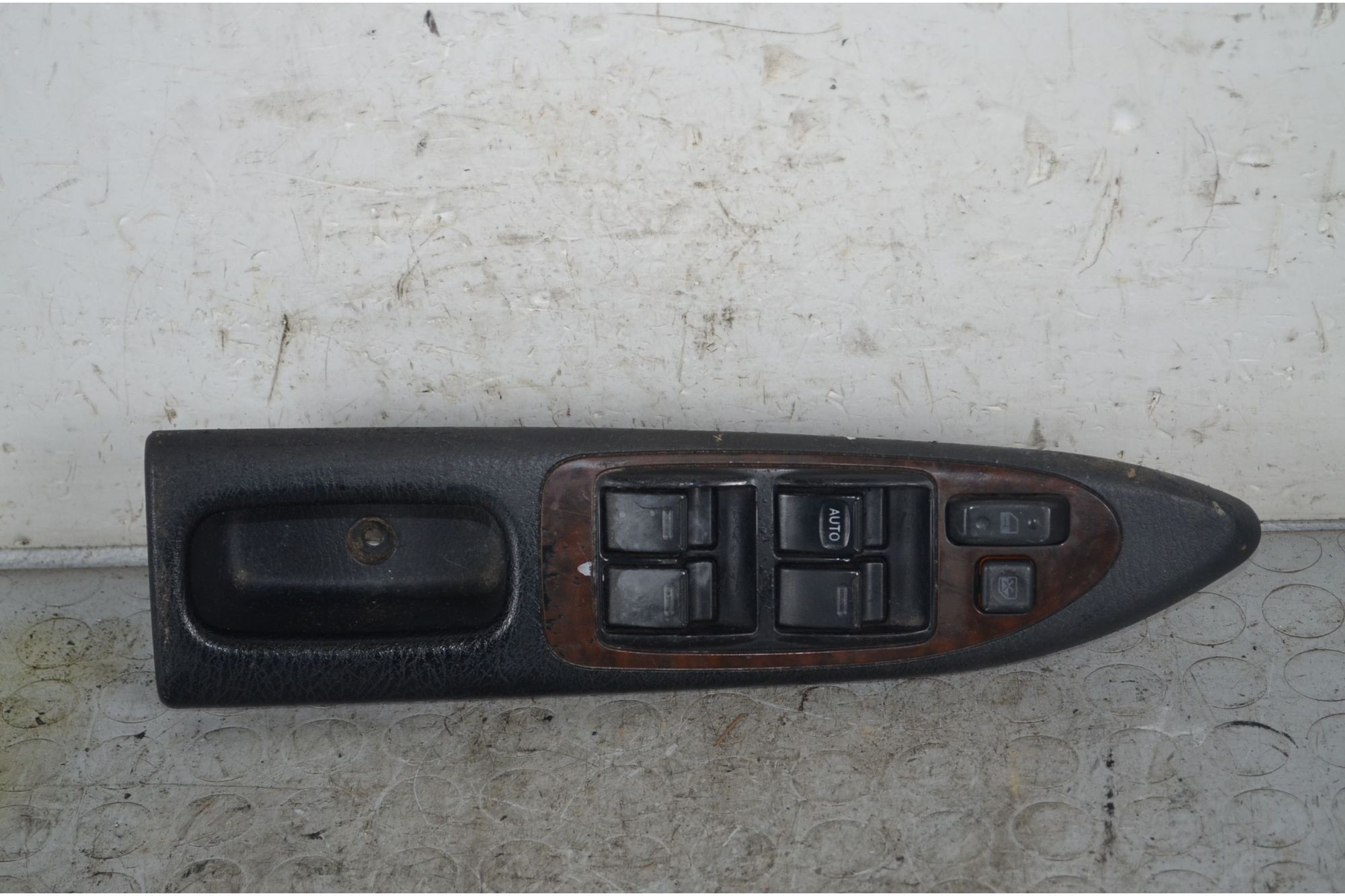 Pulsantiera Alzacristalli Anteriore SX Toyota Avensis dal 1997 al 2003  1732695235472