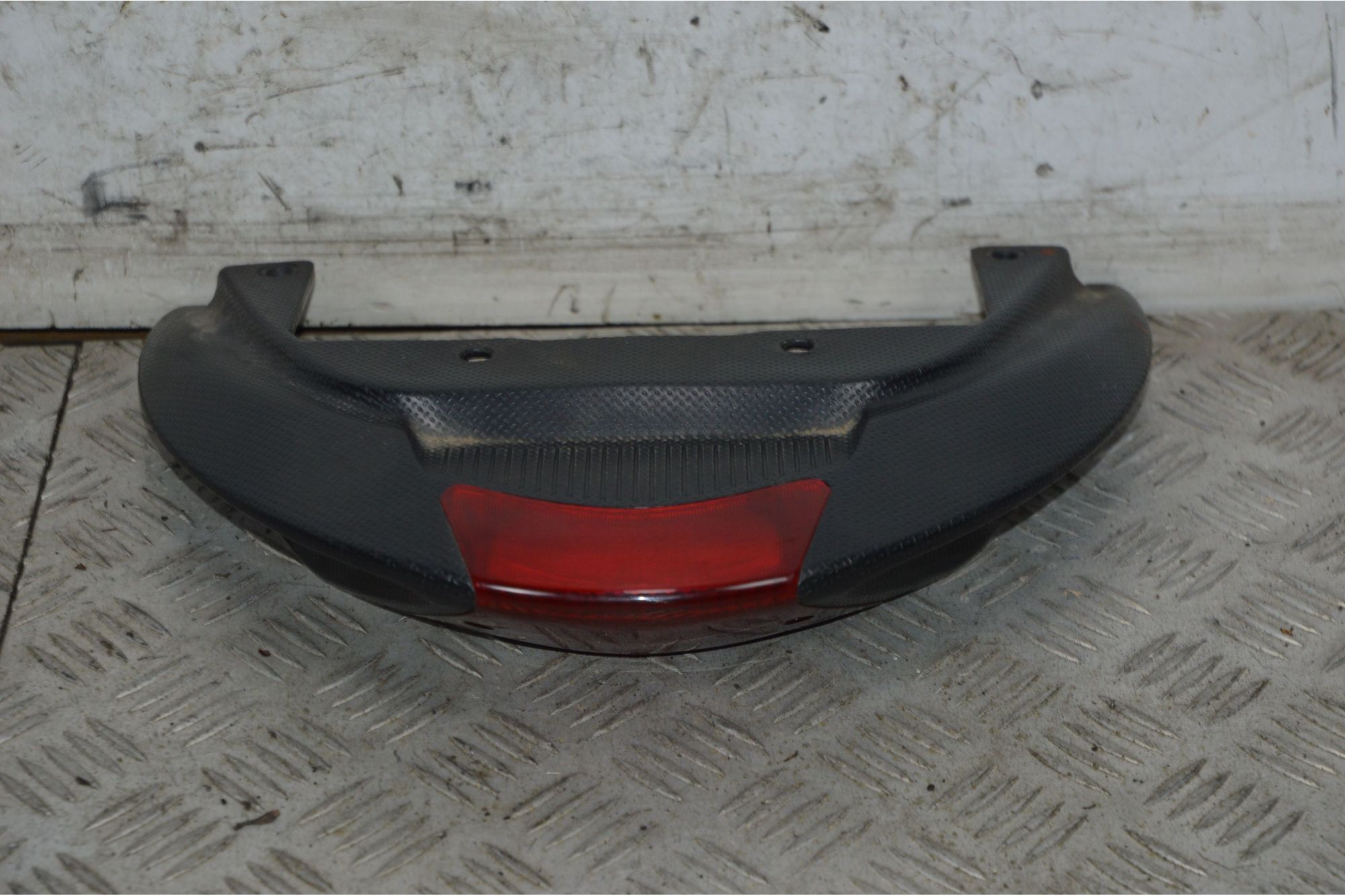 Fanale Stop Posteriore Con Spoiler Piaggio Zip 50 2t Dal 2000 al 2018  1732888574968