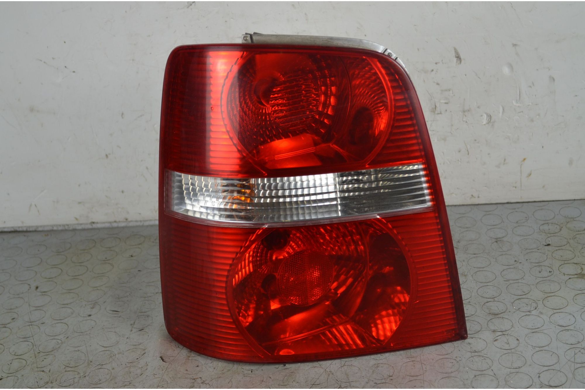 Fanale stop posteriore SX Volkswagen Touran Dal 2003 al 2010 Cod OE 1T0945095G  1732957865553