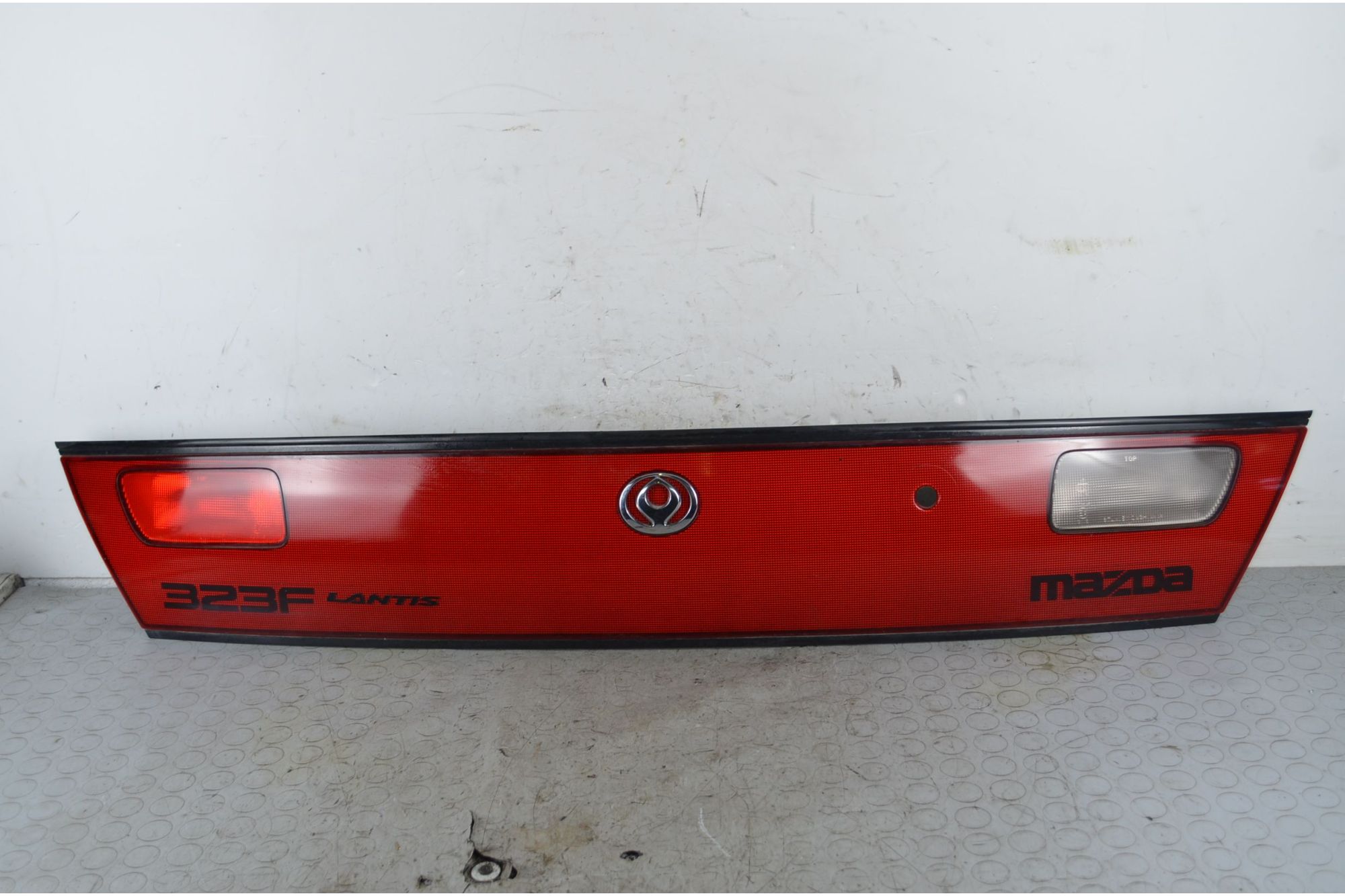 Fanale Stop Posteriore Centrale Mazda 323F Dal 1994 al 1999 Cod BC8A51580B  1733212155242