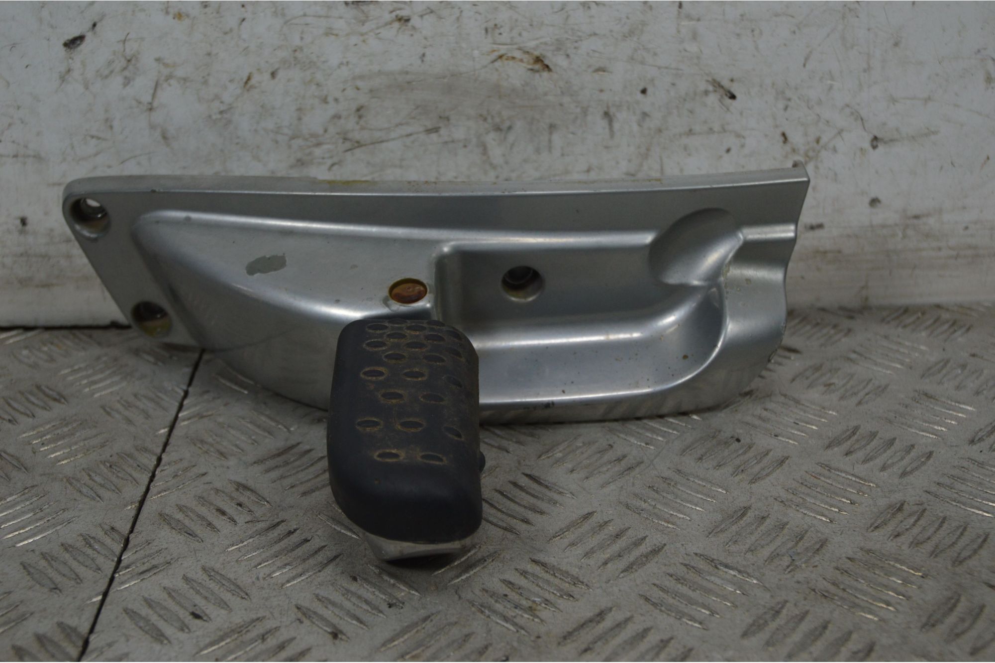 Pedana Passeggero Posteriore Sinistra Aprilia Scarabeo Special 300 Dal 2009 Al 2013  1733406108245
