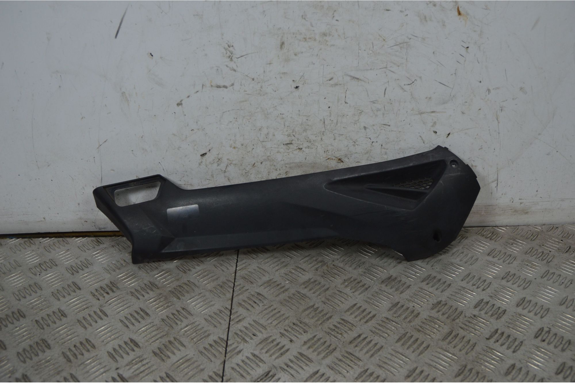 Carena Sottopedana Destra Kymco Agility R16 150 Dal 2008 al 2016  1733741731429