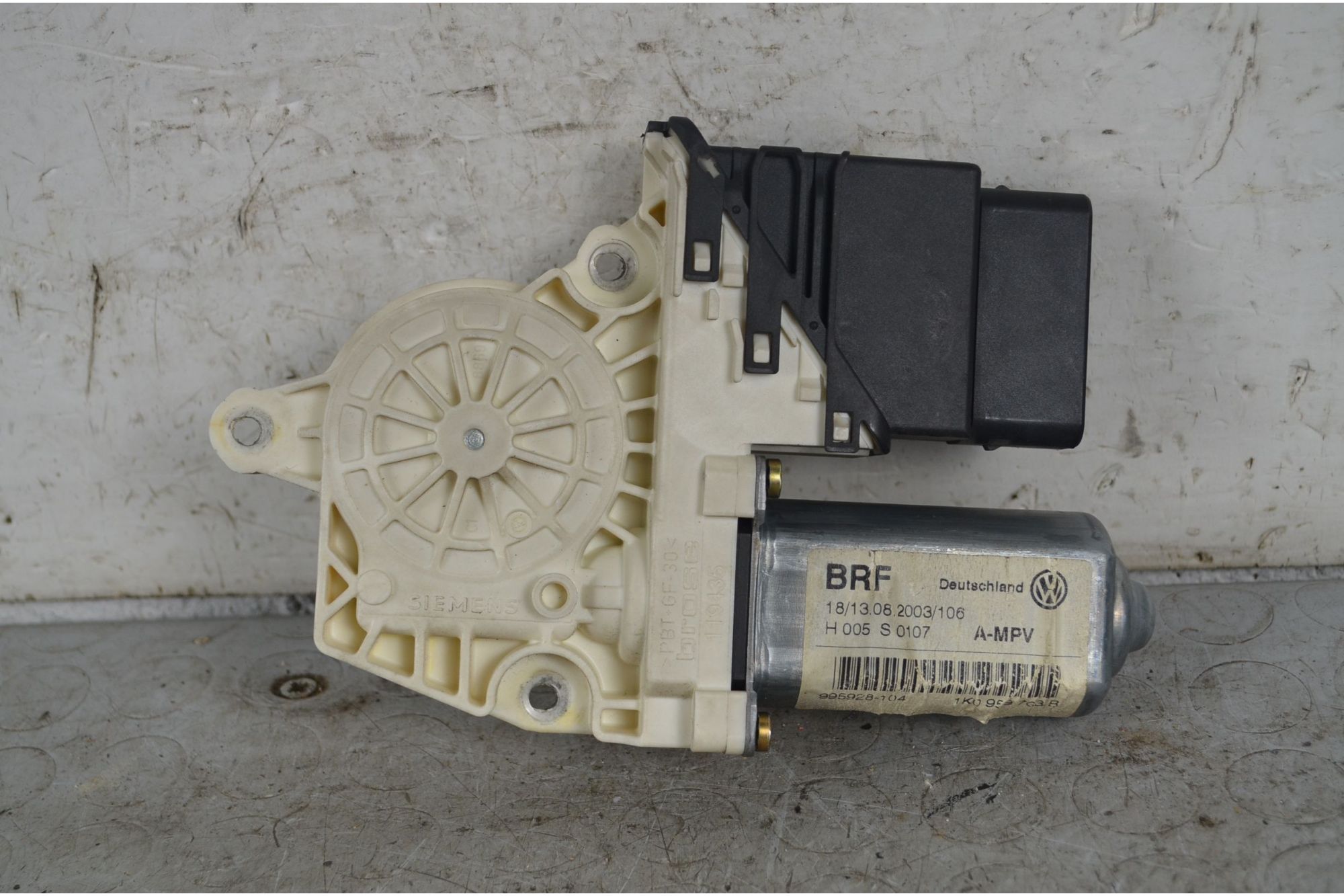 Motorino alzacristallo posteriore SX Volkswagen Touran Dal 2003 al 2010 Cod 1K0959703B  1733844699688