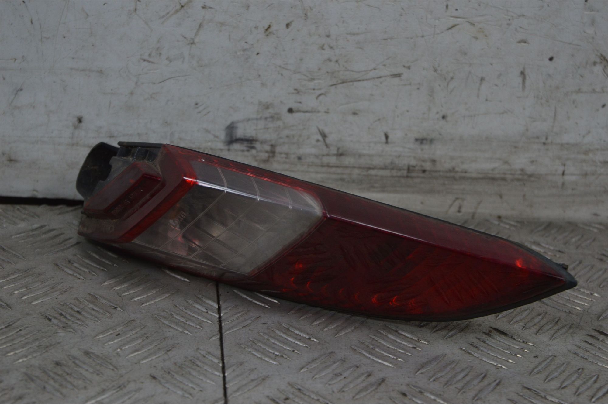 Fanale Stop Posteriore Sinistro Peugeot Satelis 250 dal 2006 al 2012  1734100255303