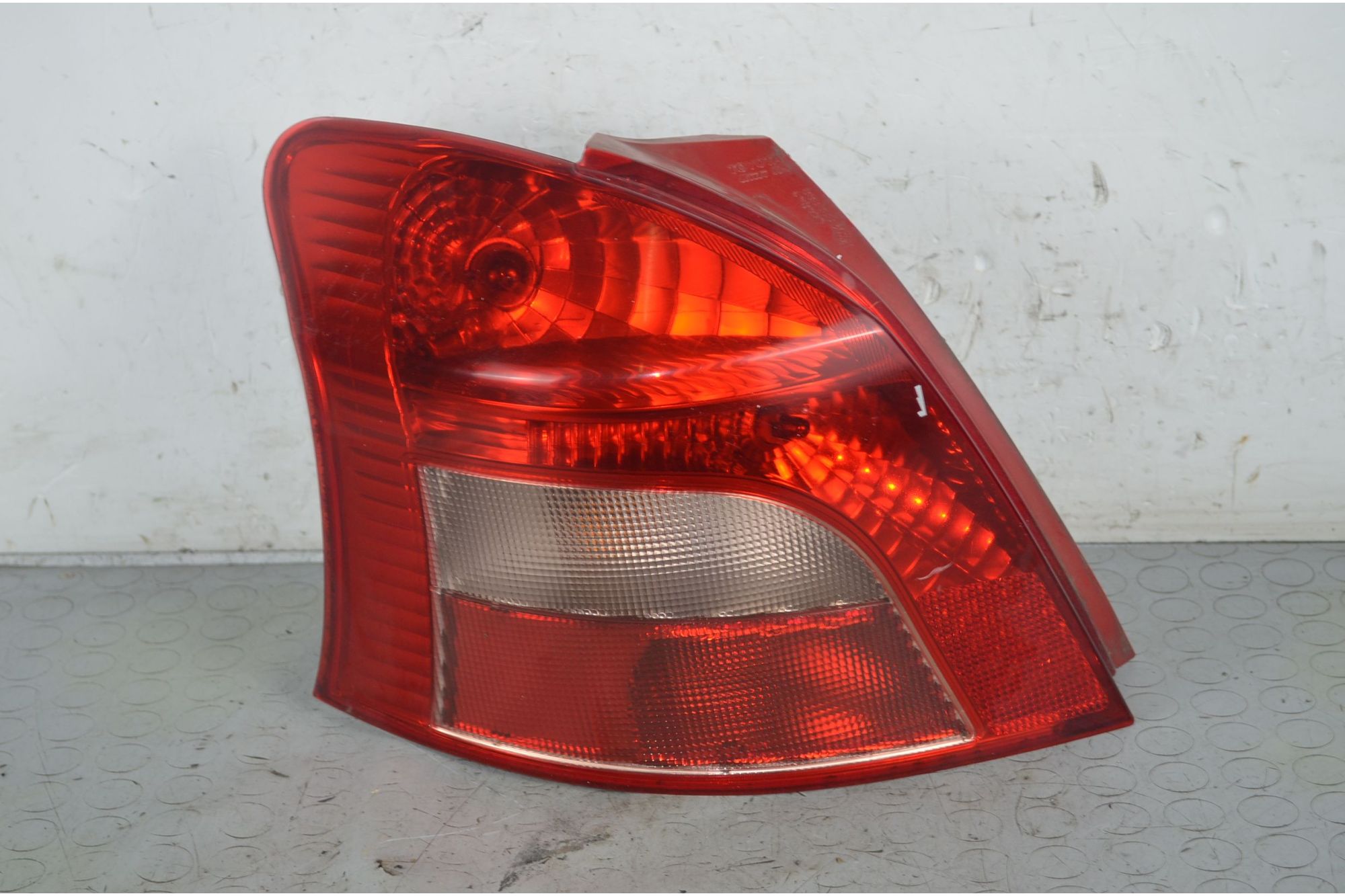 Fanale Stop Posteriore SX Toyota Yaris Dal 2005 al 2011 Cod 815610D250  1734164049887