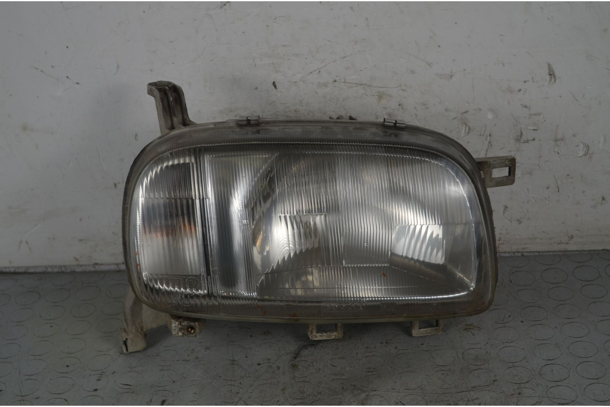 Faro Anteriore DX Nissan Micra K11 Dal 1992 al 2002 Cod B60105F206  1734168436768