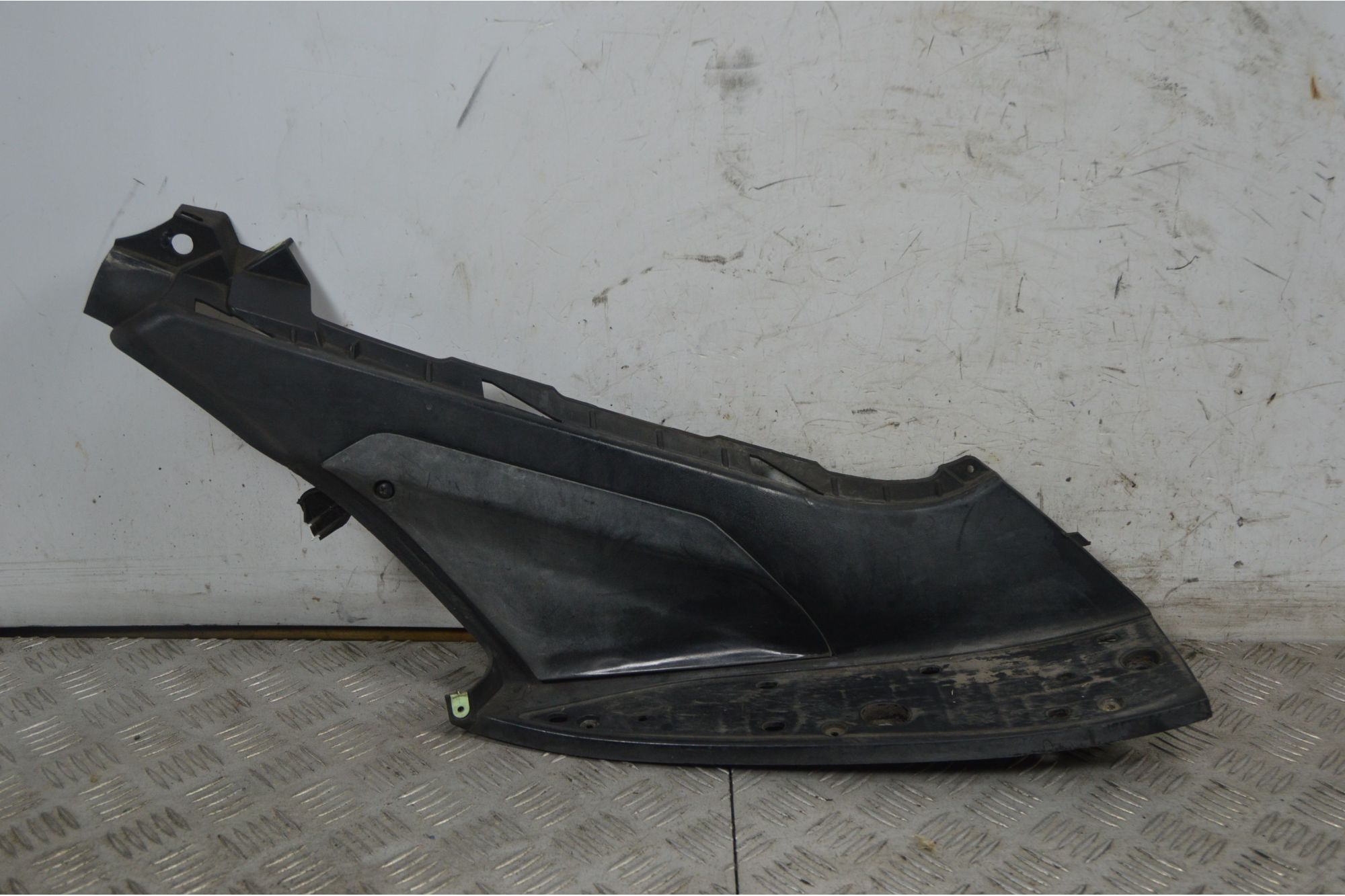 Carena Pedana Poggiapiedi Destro Peugeot Geopolis 250 dal 2005 al 2012  1734337157302