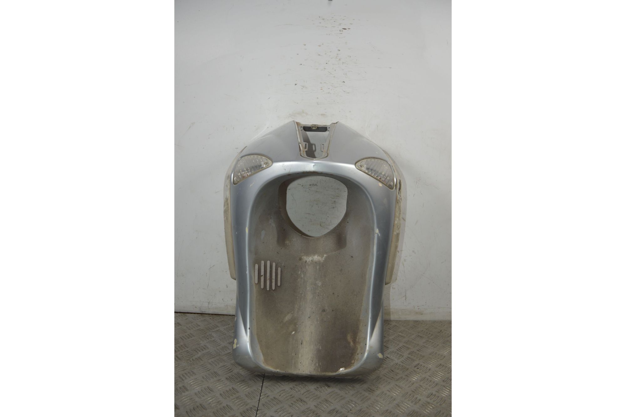Carena Scudo Anteriore Con Frecce Piaggio Liberty RST 125 / 150 / 200 dal 2004 al 2016  1734428316182