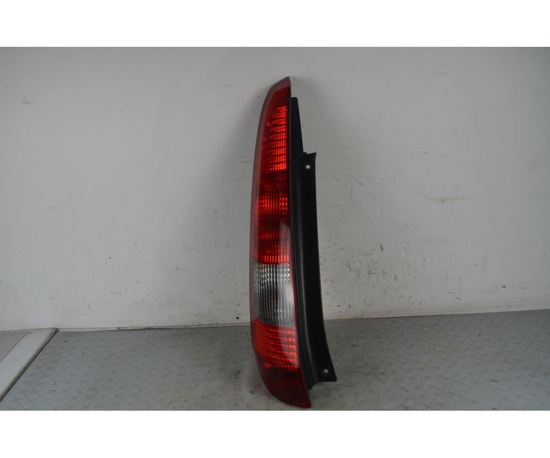 Fanale Stop Posteriore SX Ford Fiesta V Dal 2002 al 2008 Cod 1324578 1734434883968 Fanale Stop Posteriore SX Ford Fiesta V Dal 2002 al 2008 Cod 1324578 1734434883968