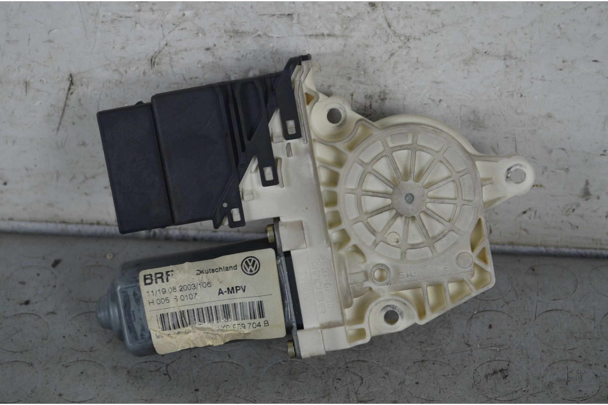 Motorino Alzacristallo Posteriore DX Volkswagen Touran Dal 2003 al 2010 Cod 996644-100  1734514889149