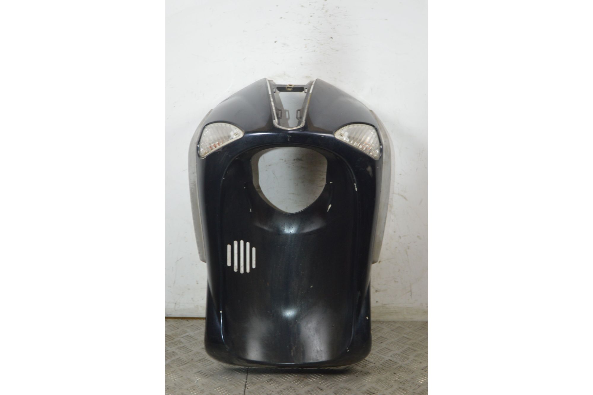 Carena Scudo Anteriore Completo Di Frecce Piaggio Liberty 50 dal 2004 al 2016  1734615585865