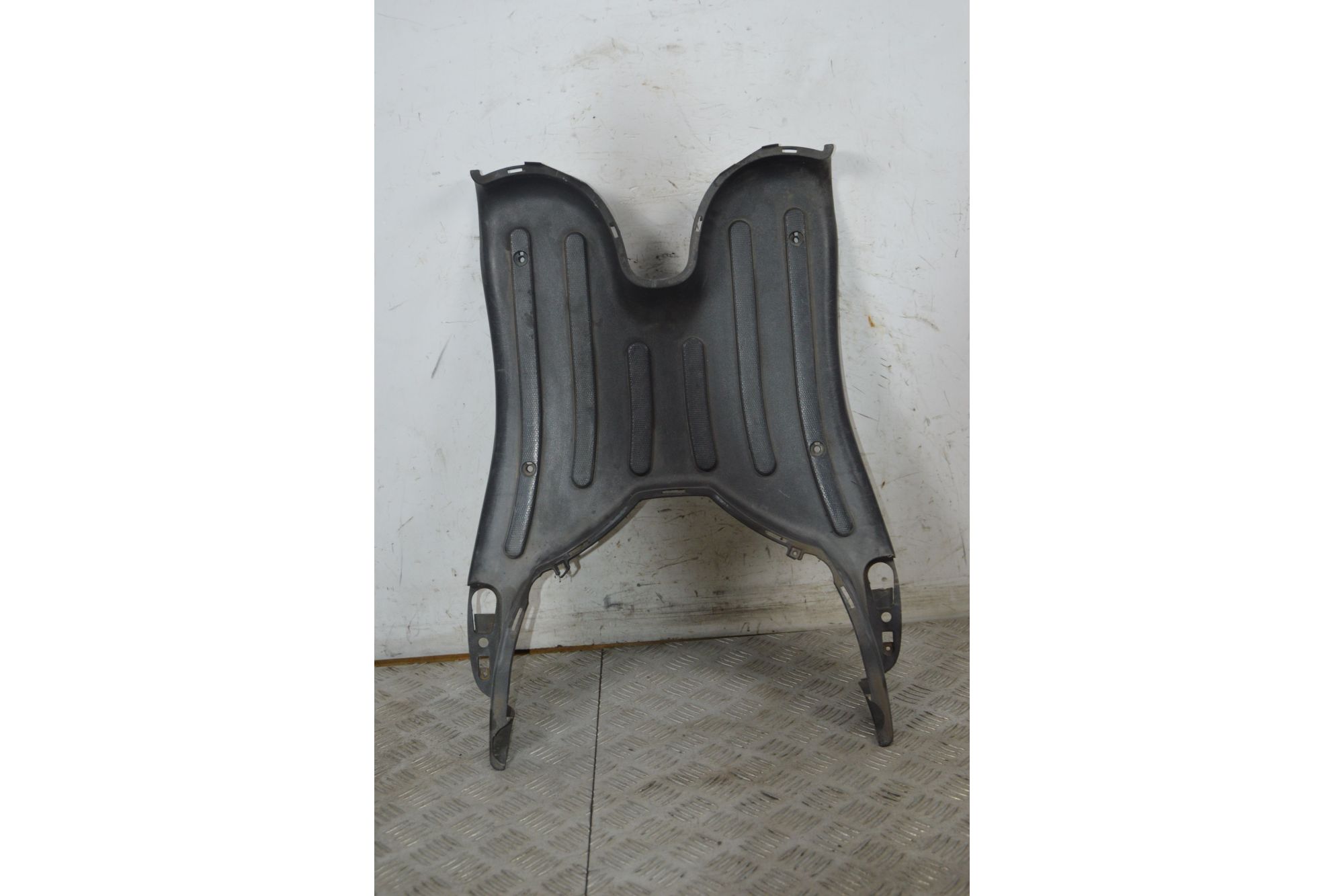 Carena Pedana Poggiapiedi Piaggio Liberty 50 dal 1997 al 2005  1734617920114