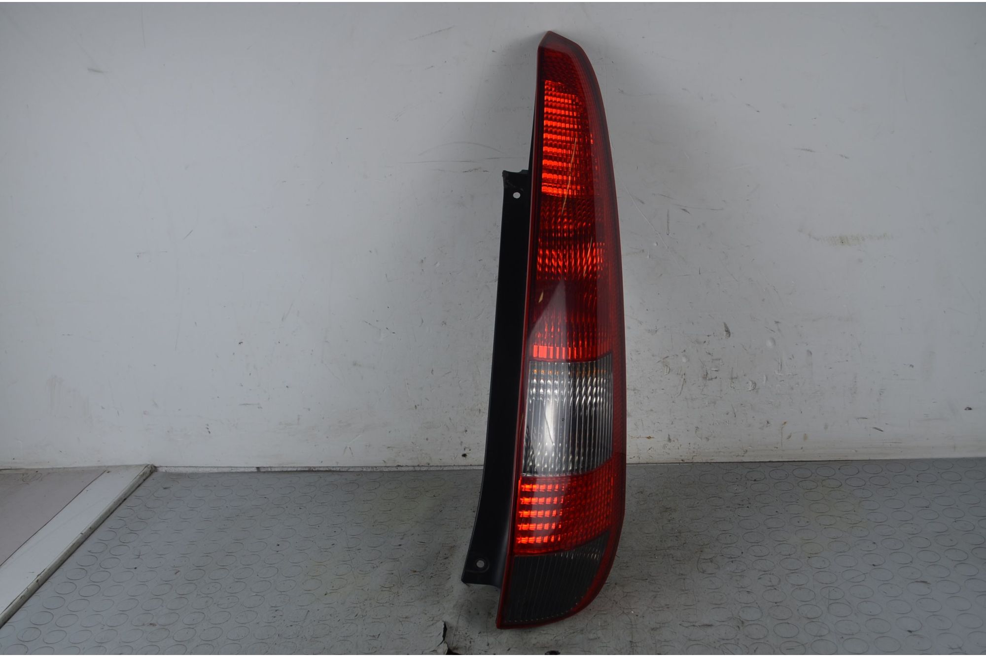 Fanale Stop Posteriore DX Ford Fiesta V 5P Dal 2002 al 2008 Cod 1324563  1734621690928