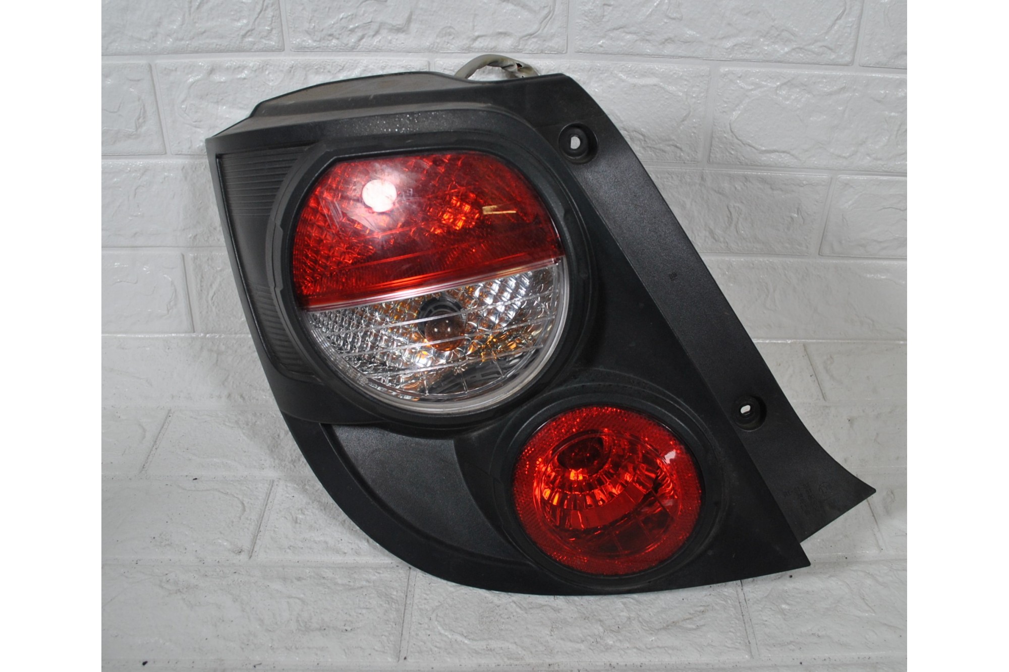 Fanale Stop Posteriore SX Chevrolet Aveo dal 2011 al 2020 Cod 95470358  1618497209005