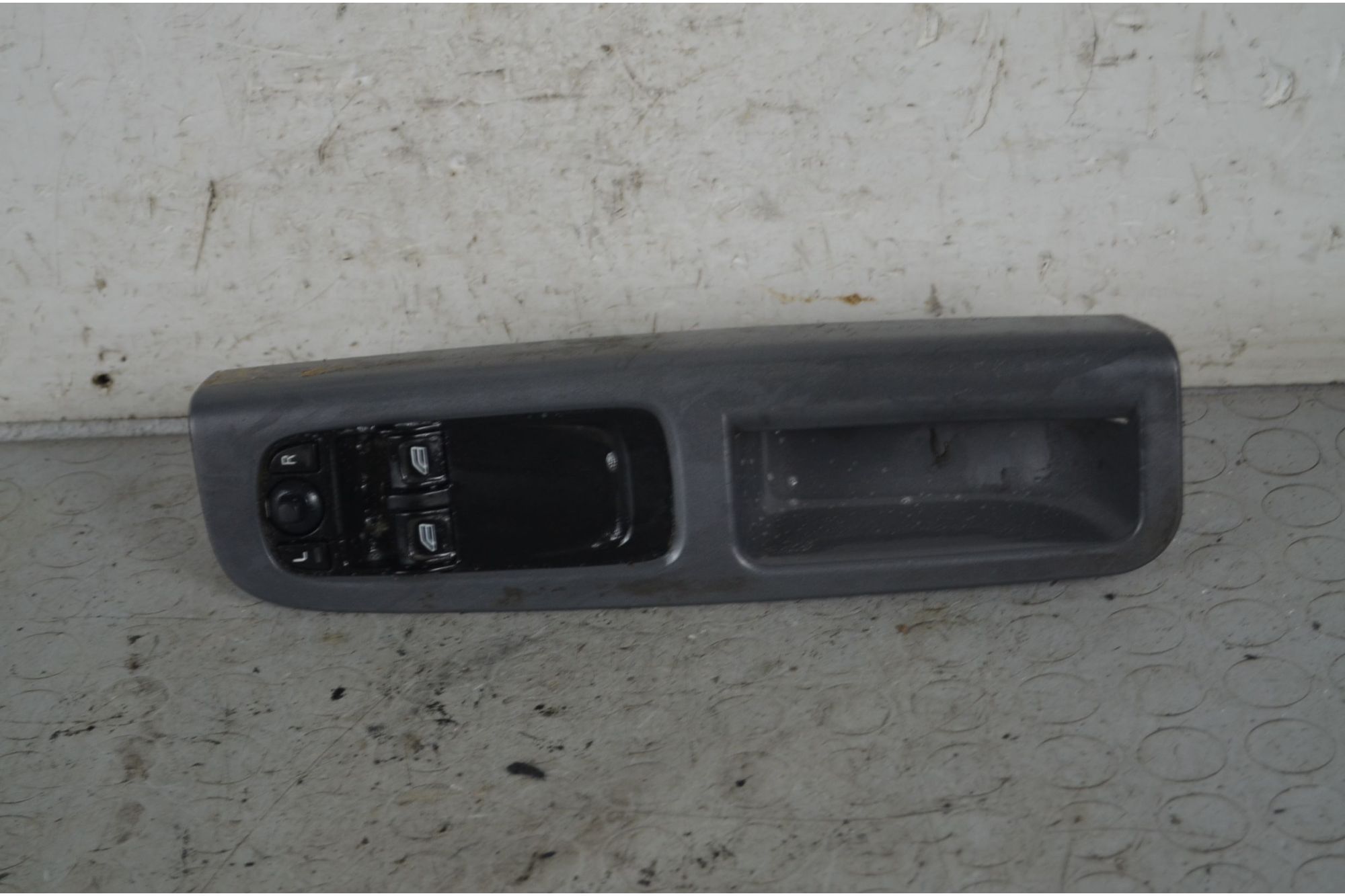 Pulsantiera alzacristalli anteriore SX Volvo C30 Dal 2006 al 2012 Cod 31295124AA  1735558128829