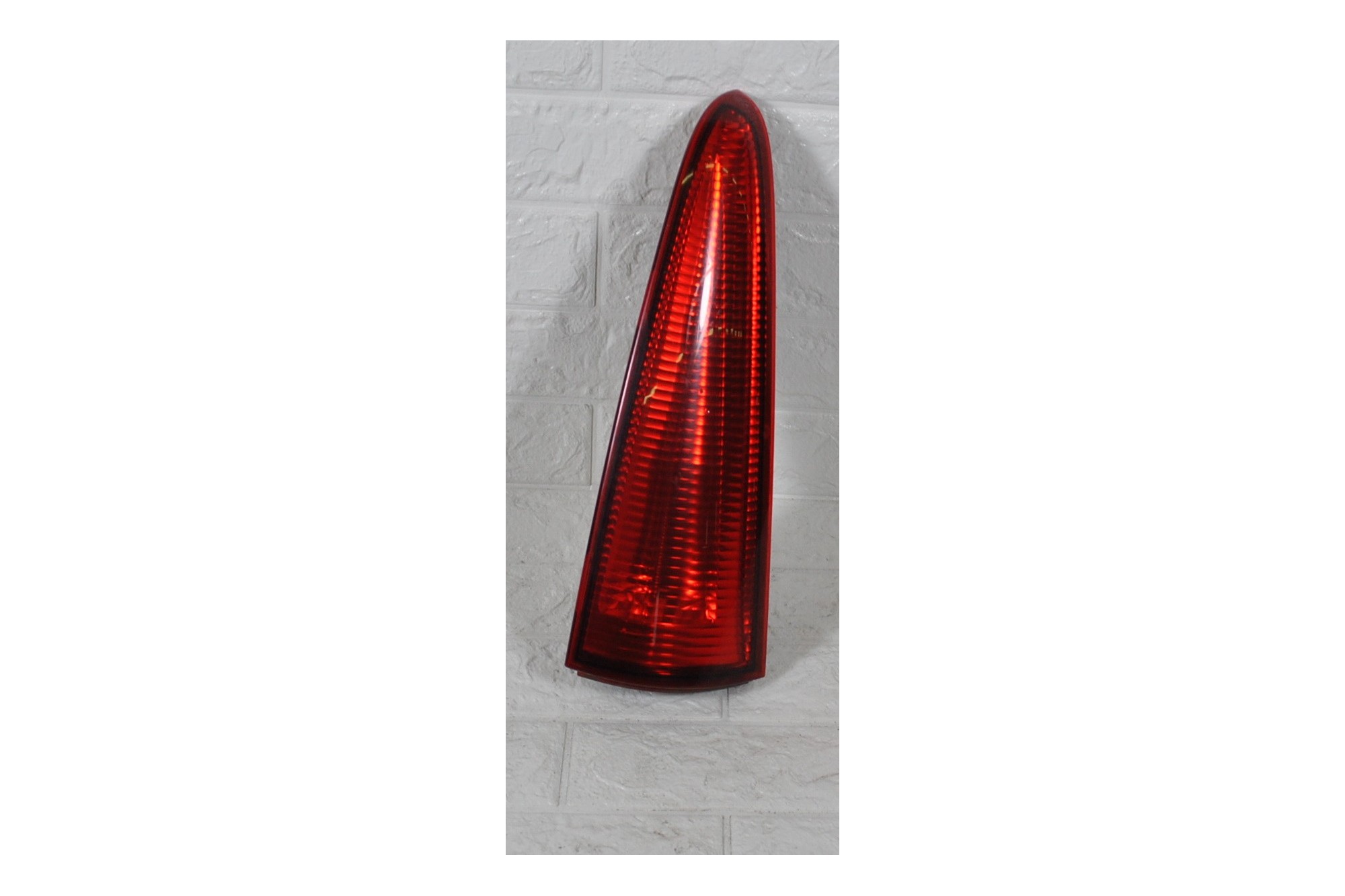 Catadiottro posteriore destro DX Renault Kangoo Dal 2008 al 2012 Cod. 8200419967  1618561790965