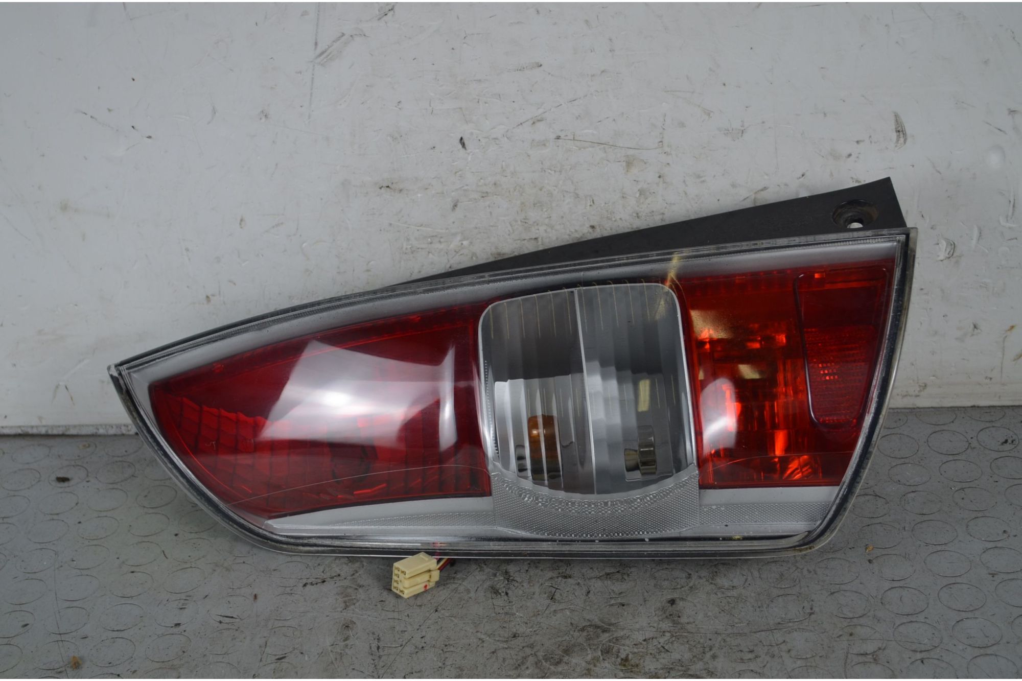 Fanale Stop Posteriore SX Daihatsu Sirion Dal 2004 al 2015 Cod 81560B1020  1735806273462