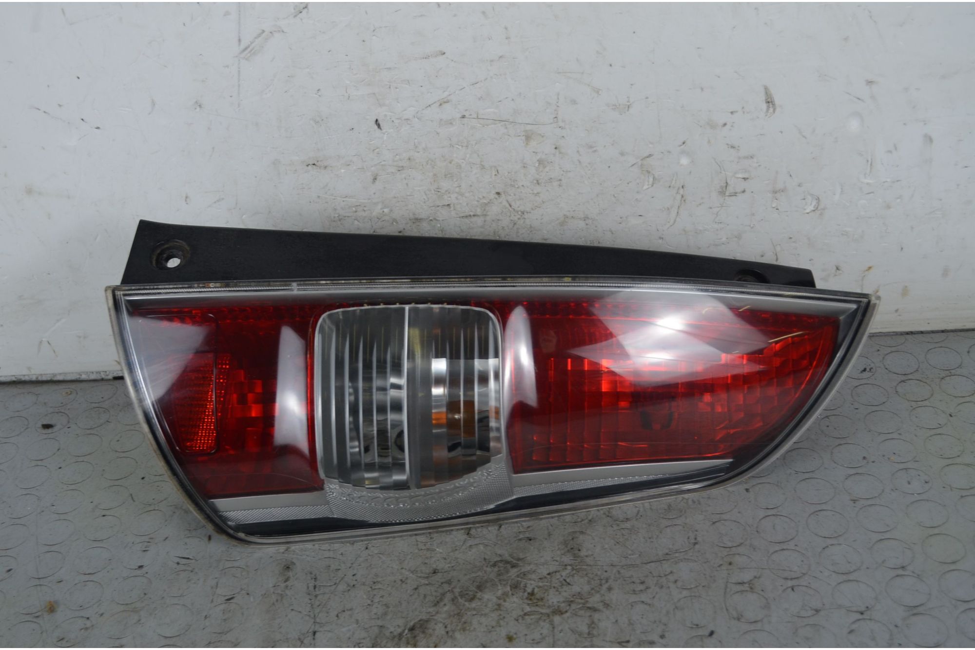 Fanale Stop Posteriore DX Daihatsu Sirion Dal 2004 al 2015 Cod 81550B1010  1735806653110