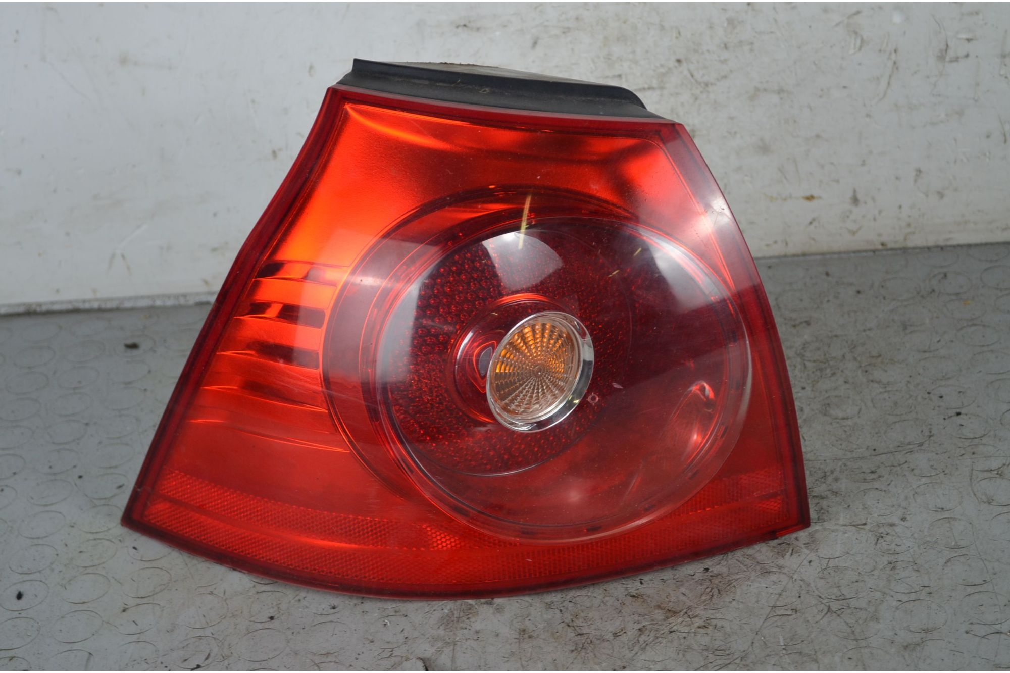 Fanale Stop Posteriore Esterno SX Volkswagen Golf V Dal 2003 al 2008 Cod 1K6945095AA  1735830914683