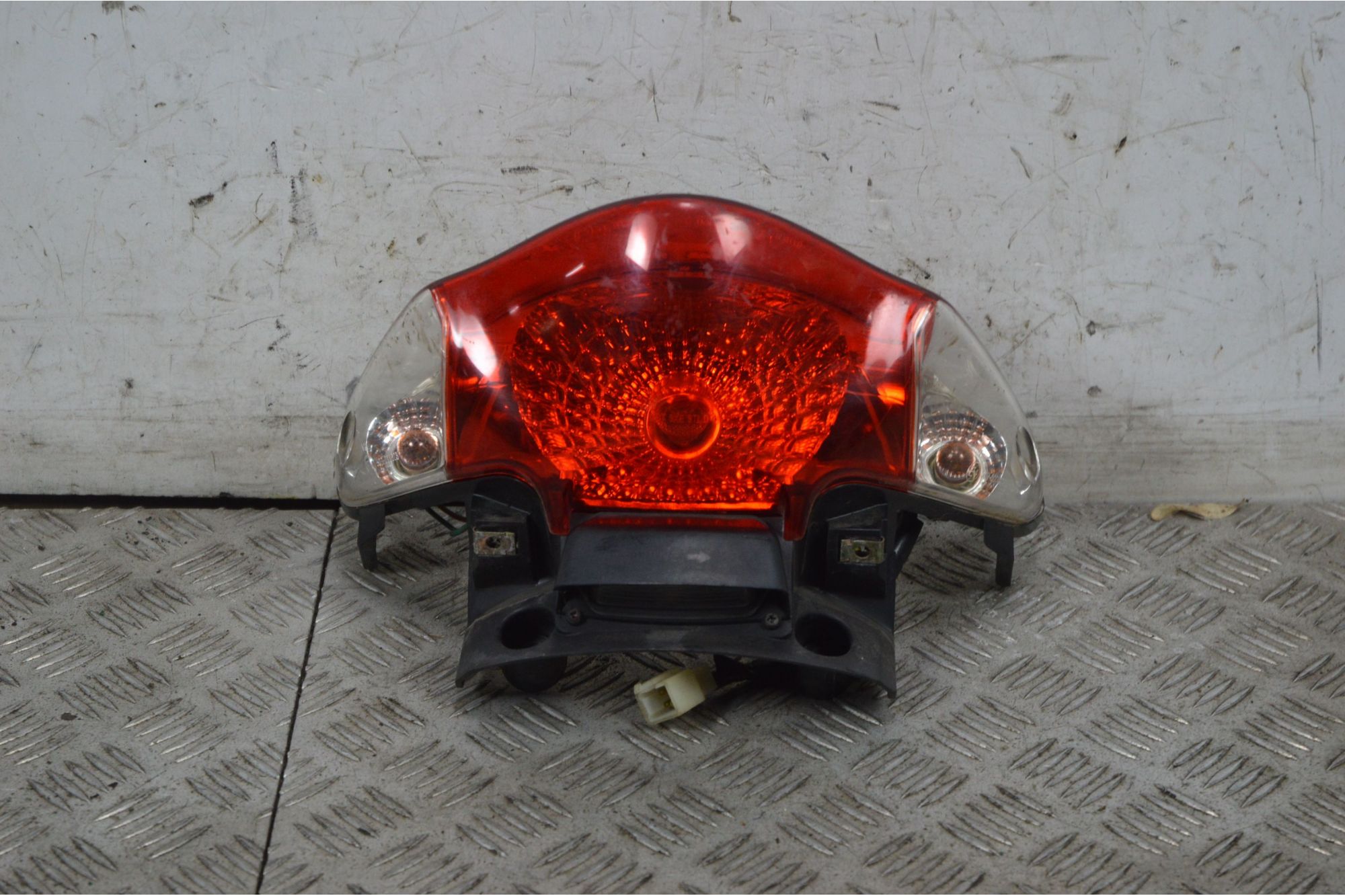 Fanale Stop Posteriore Peugeot LXR 125 / 200 dal 2009 al 2014  1736334753198