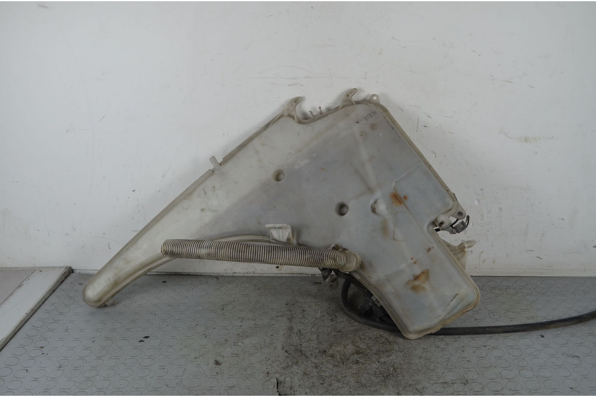 Vaschetta Acqua Tergicristalli BMW Serie 1 E87 Dal 2004 al 2013  1736412842073