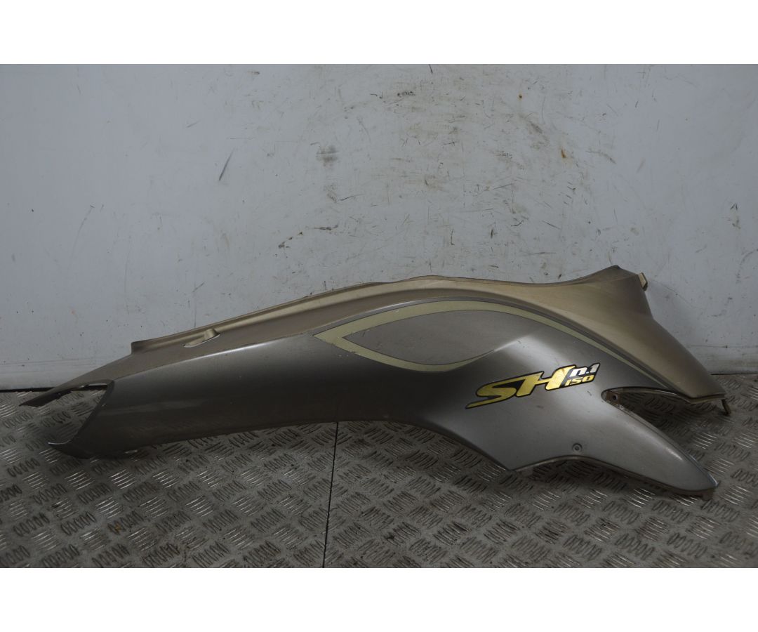 Carena Fianchetto Posteriore Destro Dx Honda SH 125 / 150 dal 2001 al 2004 1736497784183 Carena Fianchetto Posteriore Destro Dx Honda SH 125 / 150 dal 2001 al 2004 1736497784183