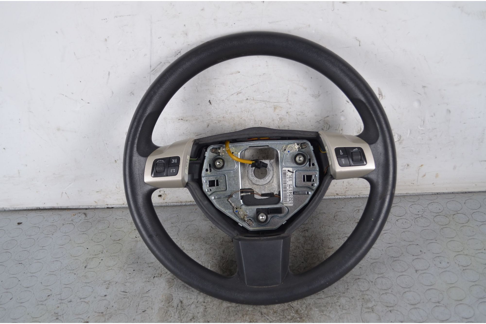 Volante con comandi Opel Astra H Dal 2004 al 2011 Cod 88139805  1736504506982